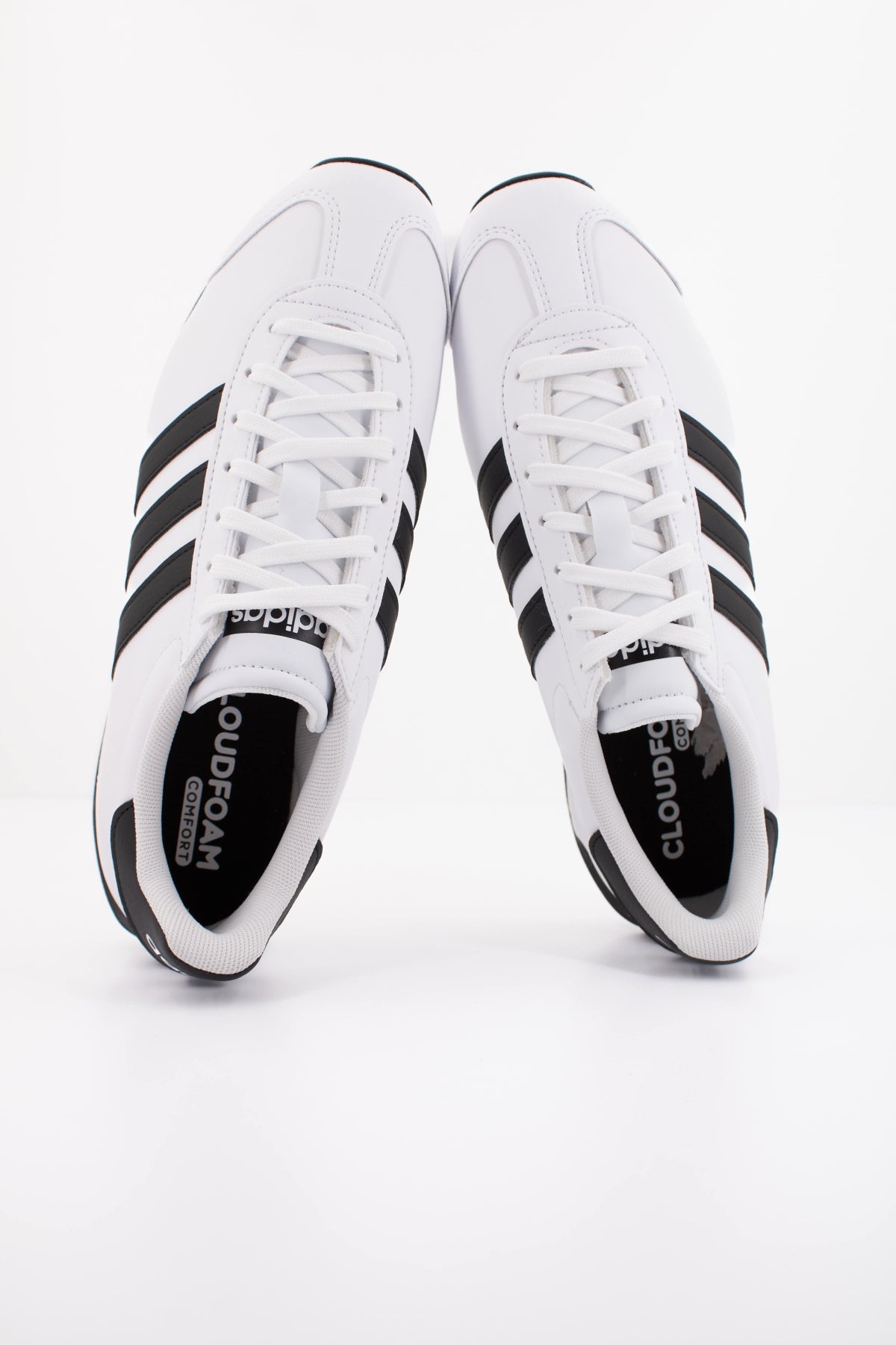 ADIDAS RUNVISTA en color BLANCO  (3)