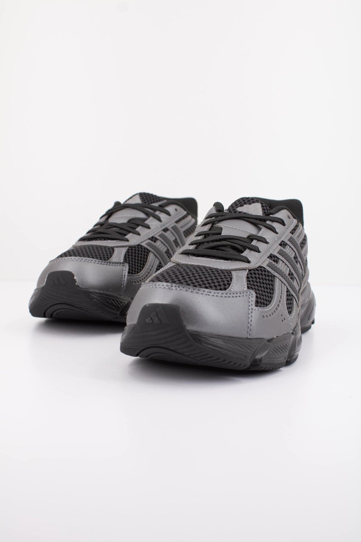 ADIDAS TECHNOCHAOS  en color NEGRO  (2)