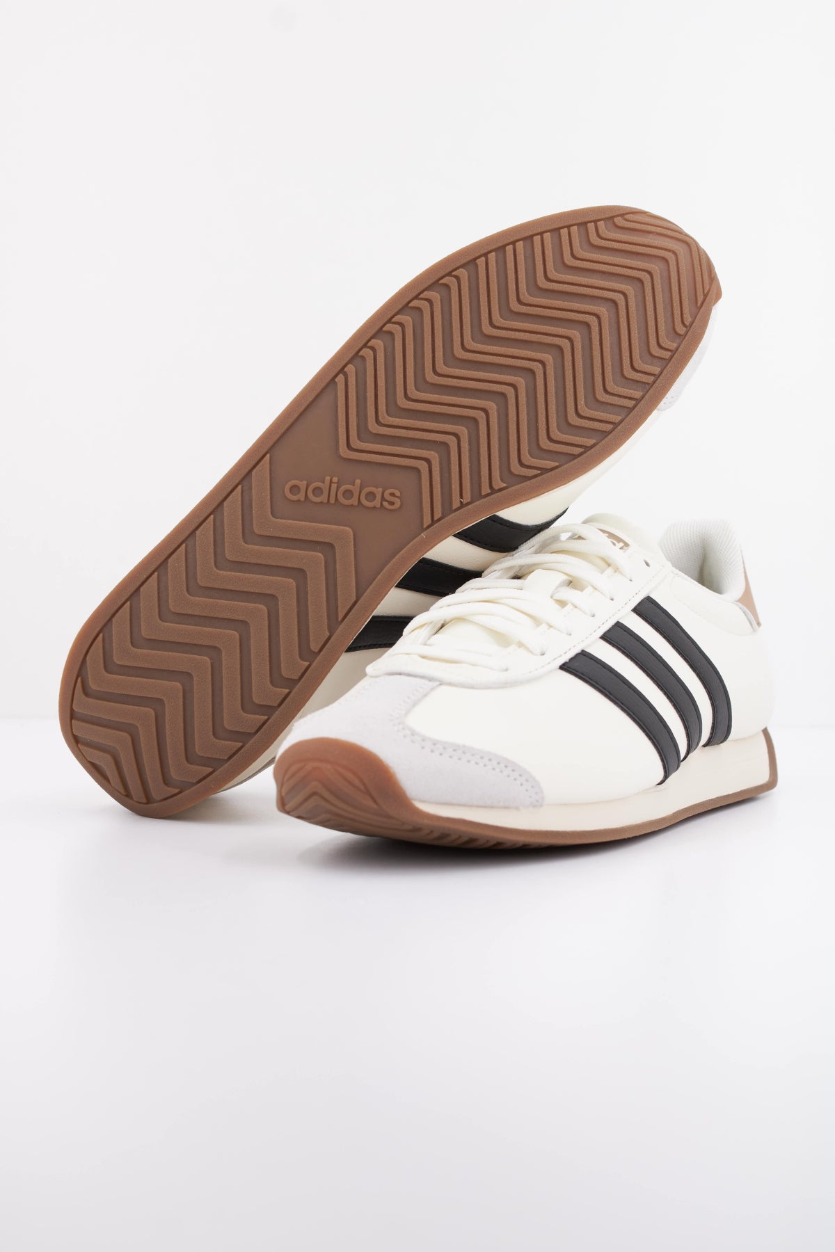 ADIDAS RUNVISTA en color BLANCO  (5)