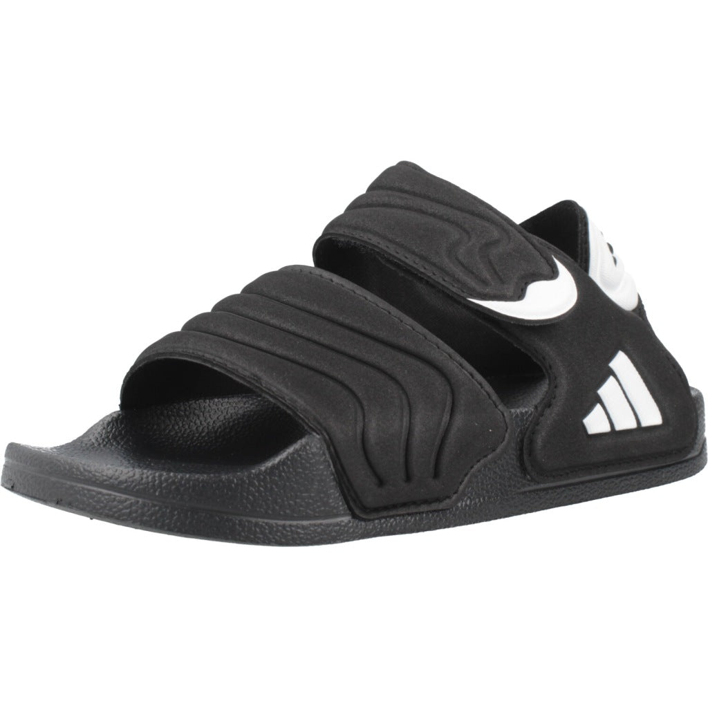ADIDAS ADILETTE SANDAL  K en color NEGRO  (1)