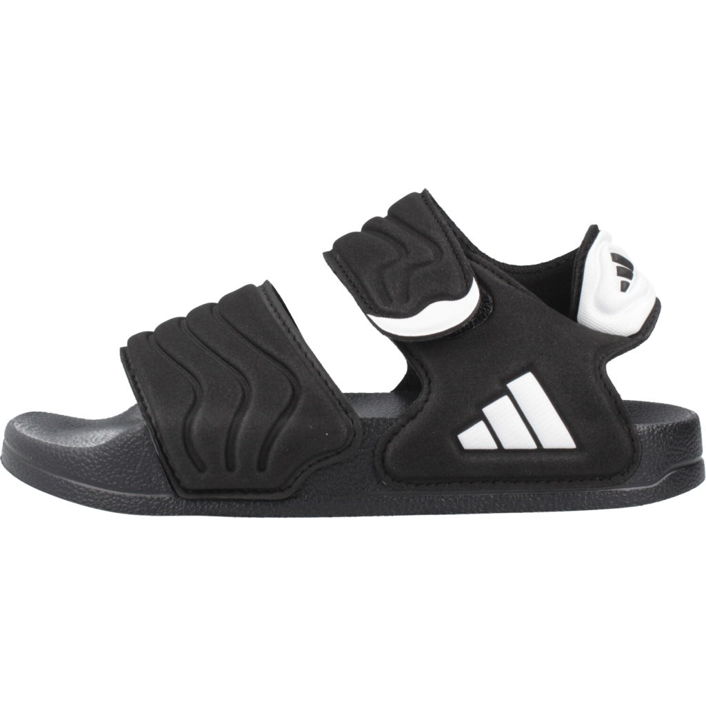 ADIDAS ADILETTE SANDAL  K en color NEGRO  (2)