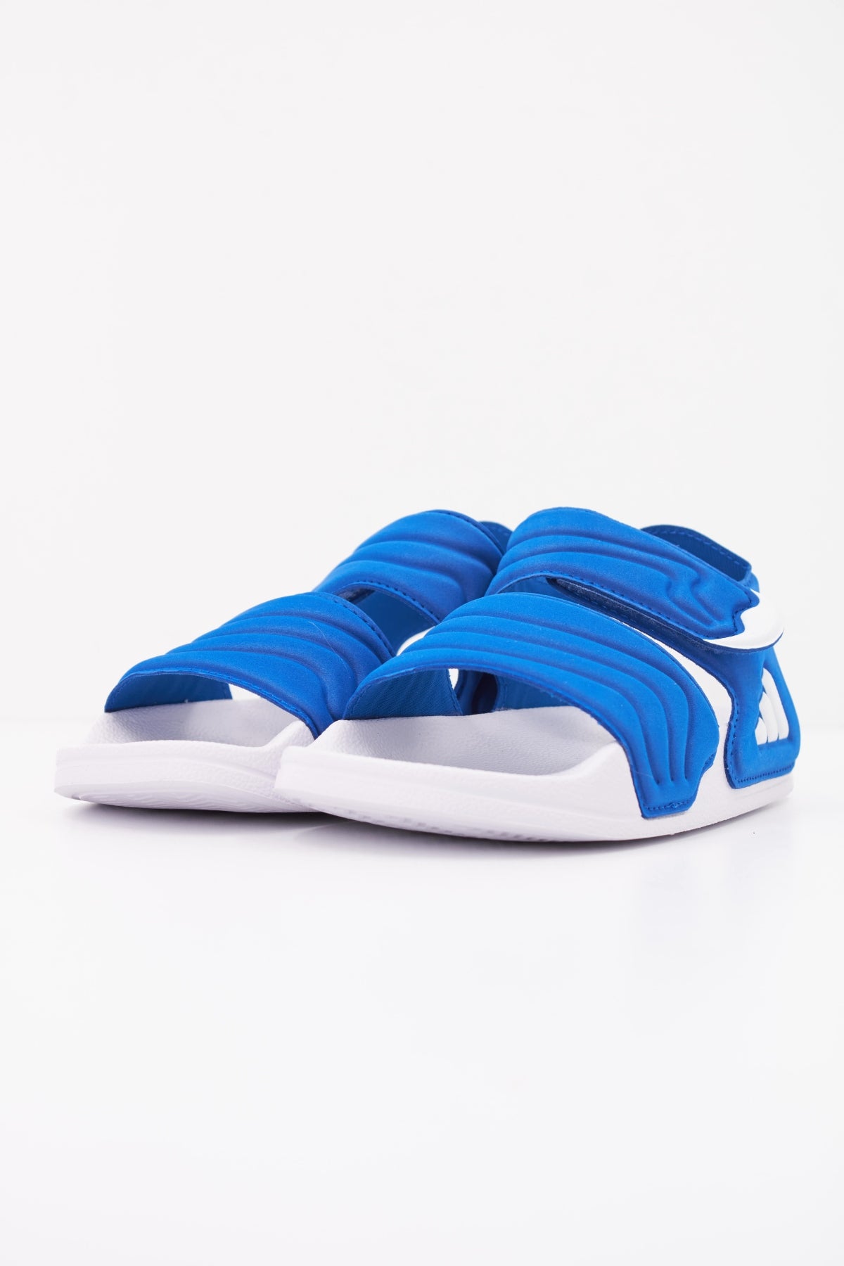 ADIDAS ADILETTE SANDAL  K en color AZUL  (2)