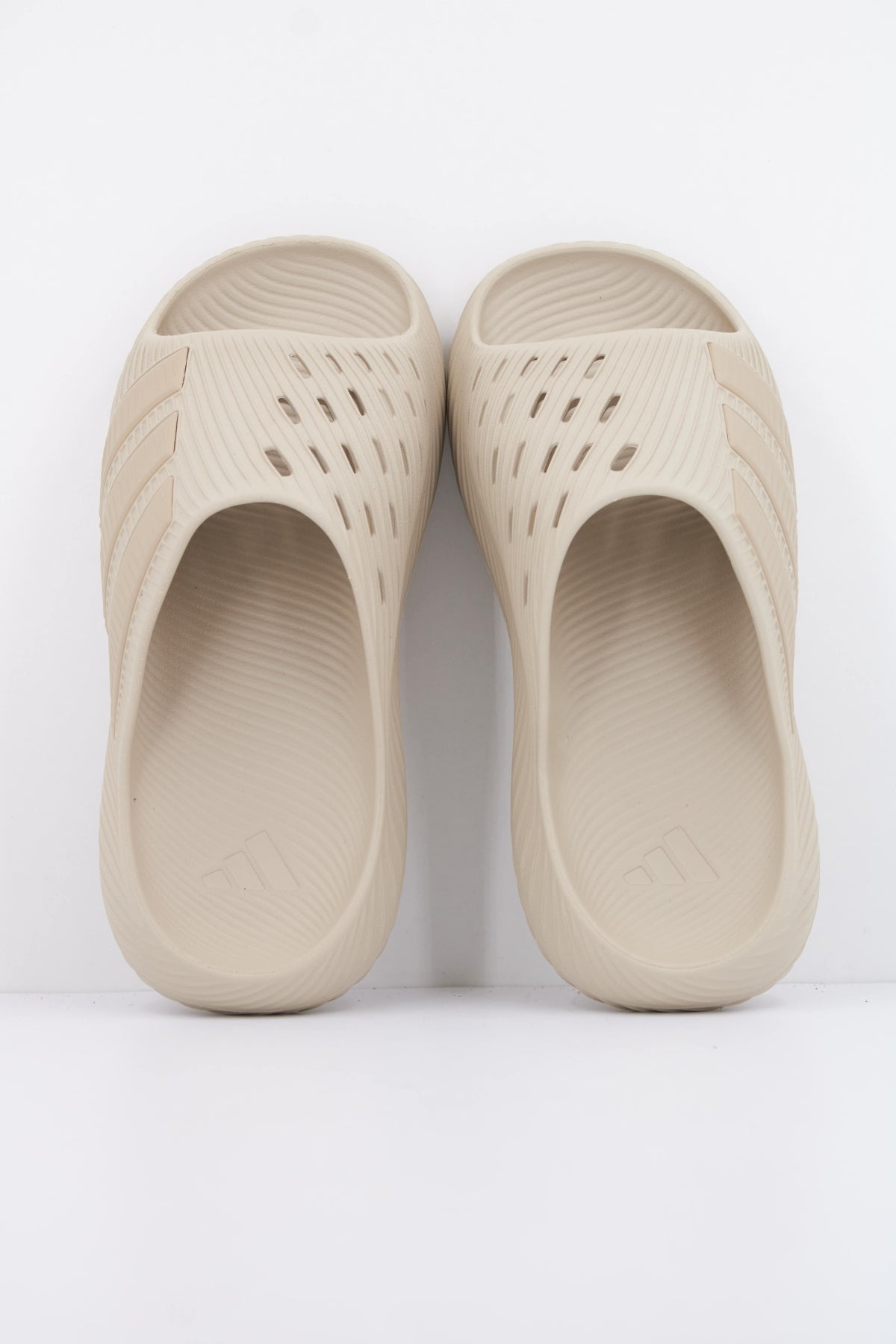 ADIDAS PURECHILL SLIDE en color BEIS  (3)