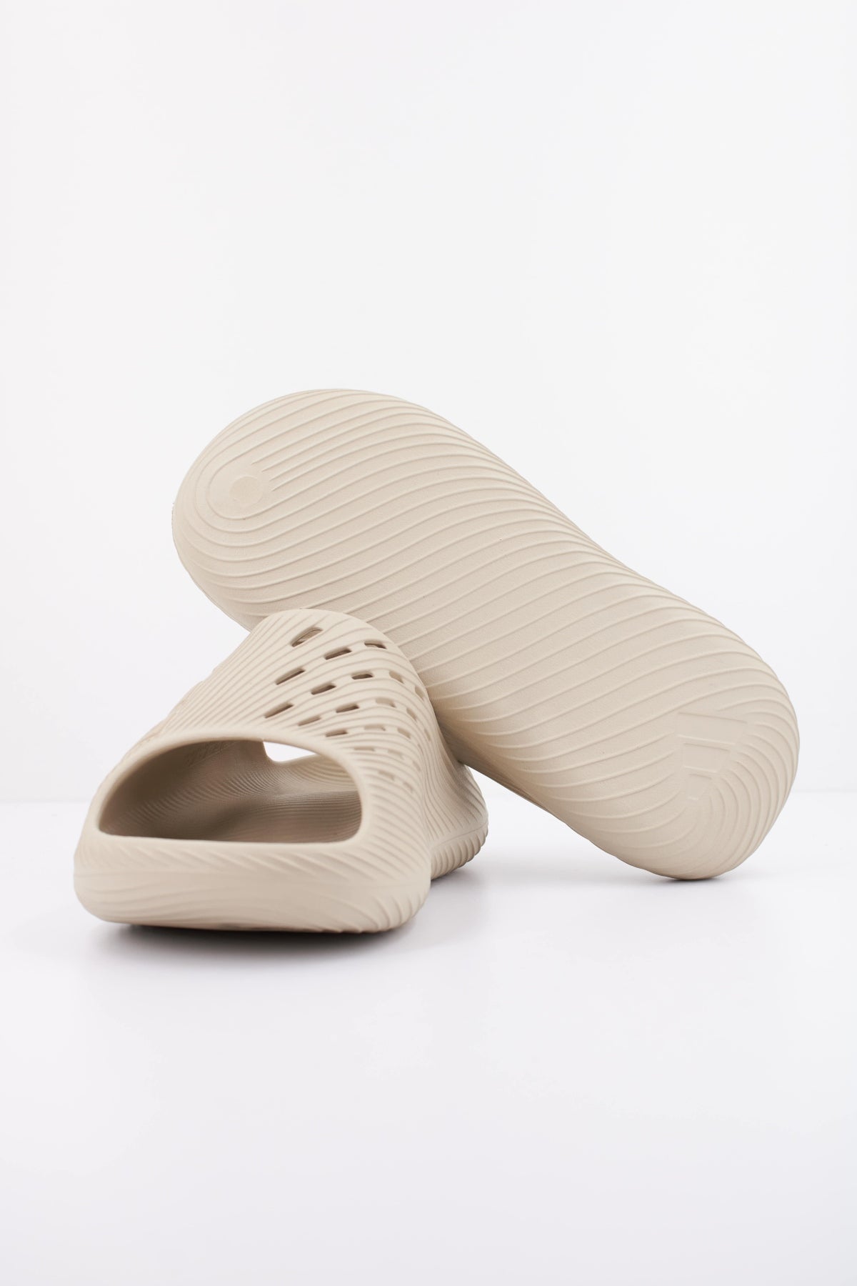 ADIDAS PURECHILL SLIDE en color BEIS  (5)