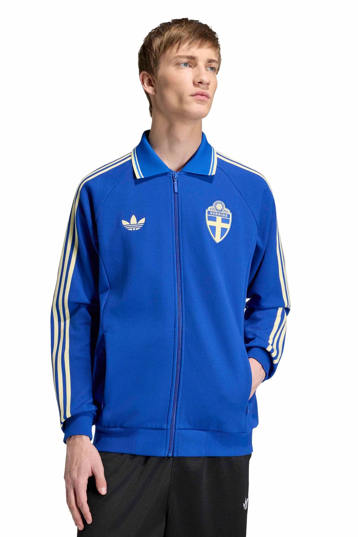 ADIDAS KA SVFF A OG JKT en color AZUL  (3)