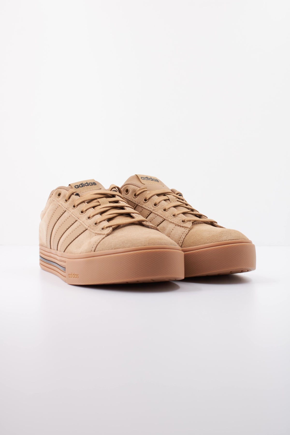 ADIDAS DAILY . en color BEIS  (2)