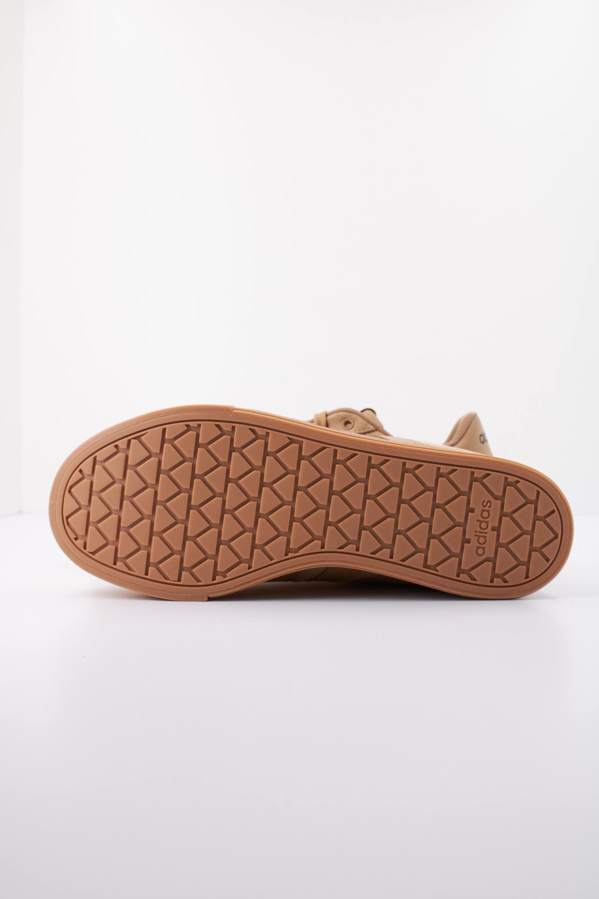 ADIDAS DAILY . en color BEIS  (5)