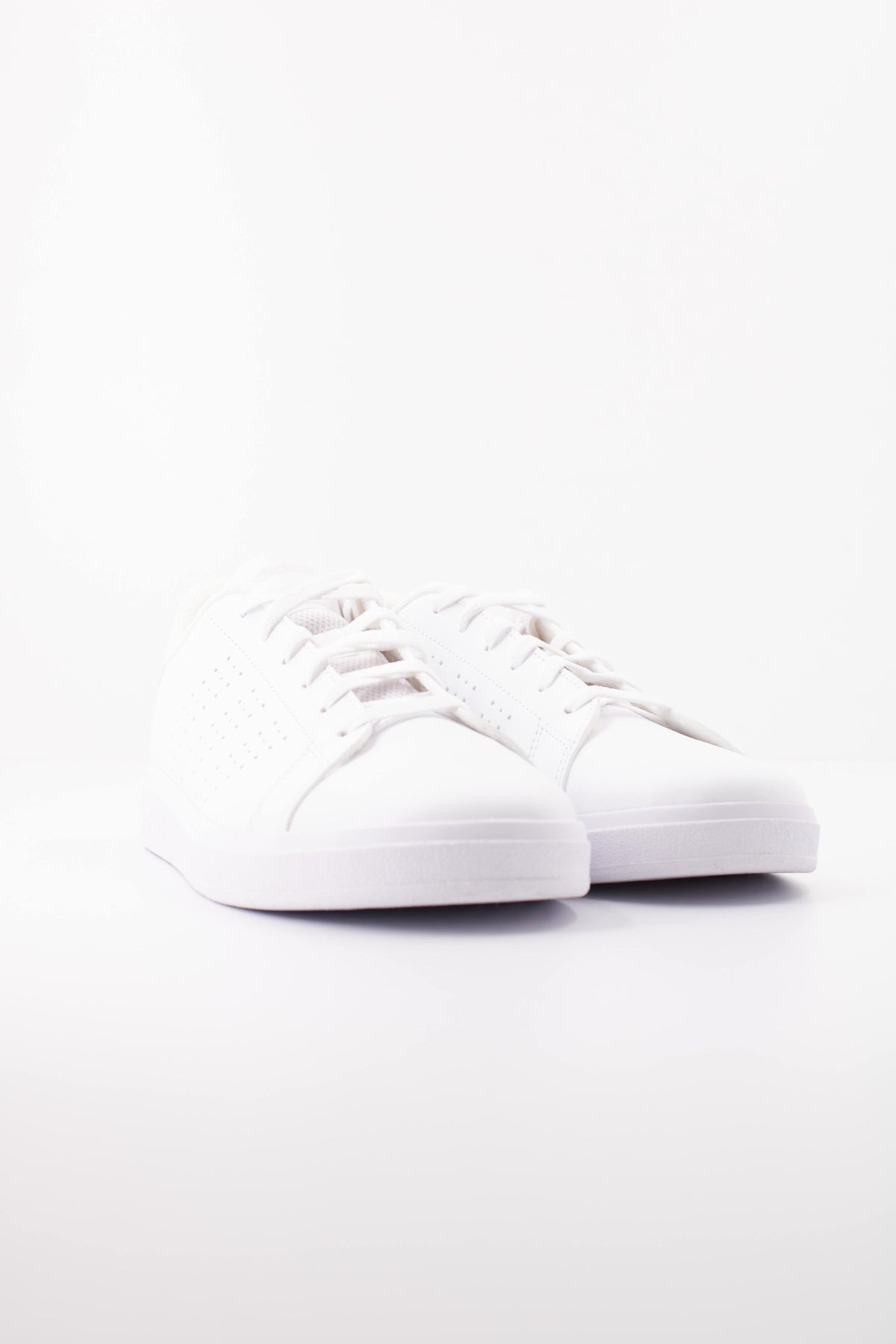 ADIDAS ADVANTAGE BASE . en color BLANCO  (2)