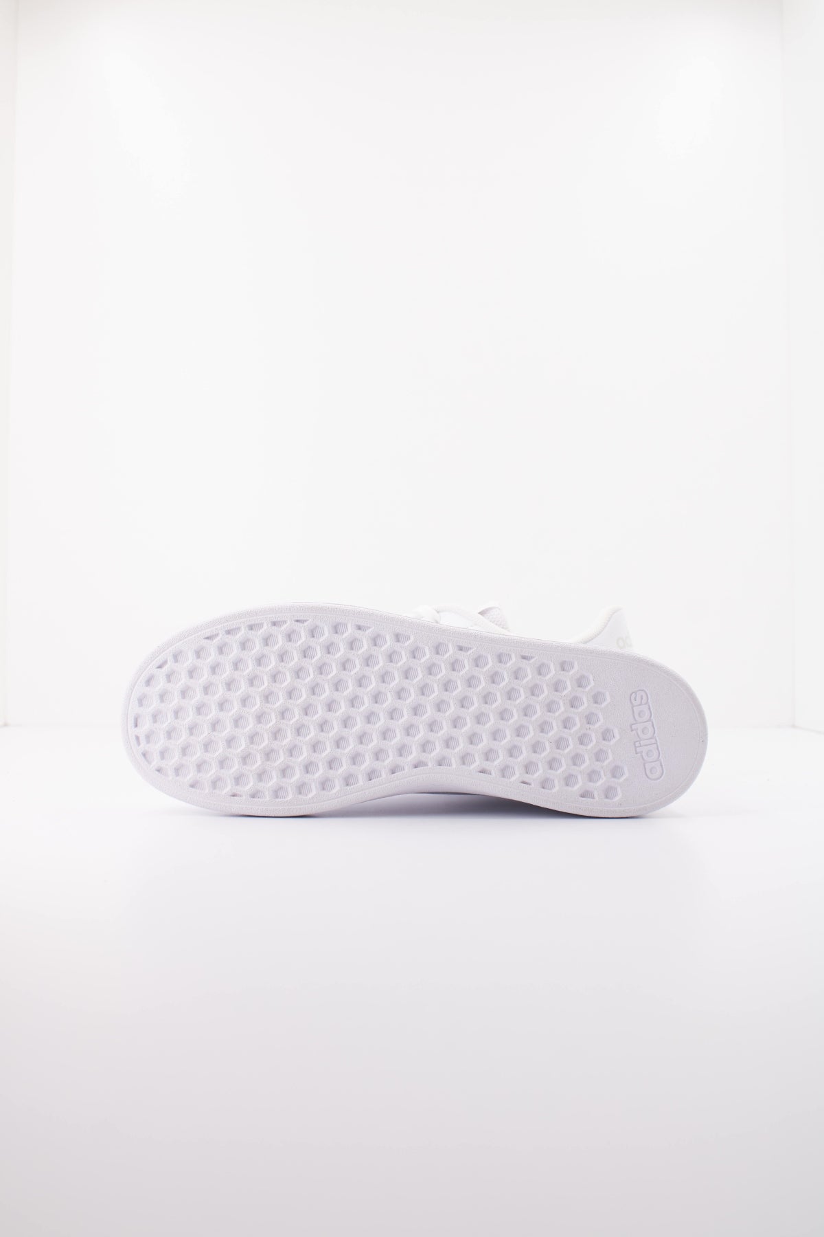 ADIDAS ADVANTAGE BASE . en color BLANCO  (5)