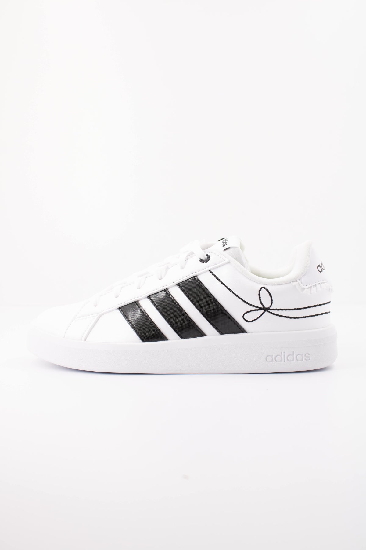 ADIDAS KH GRAND COURT . GIR en color BLANCO  (1)