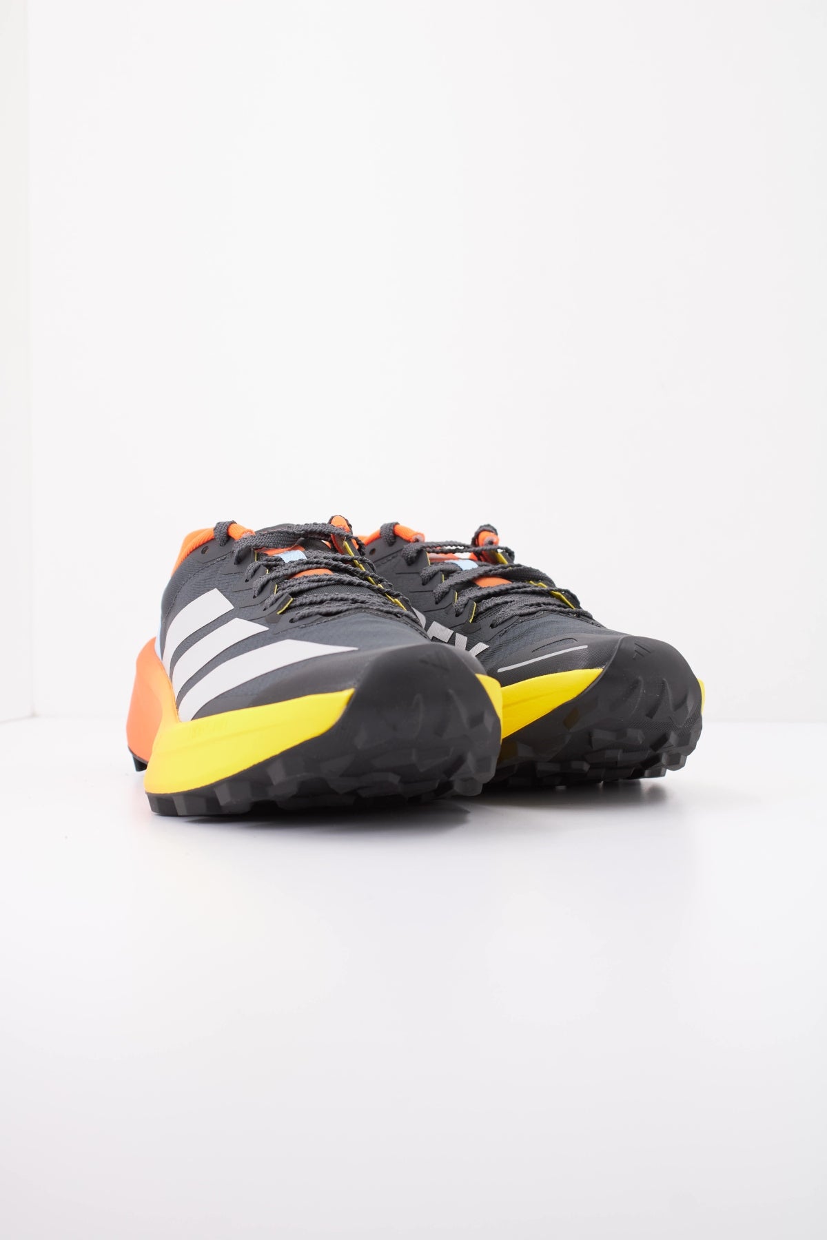 ADIDAS TERREX AGRAVIC  W en color GRIS  (2)