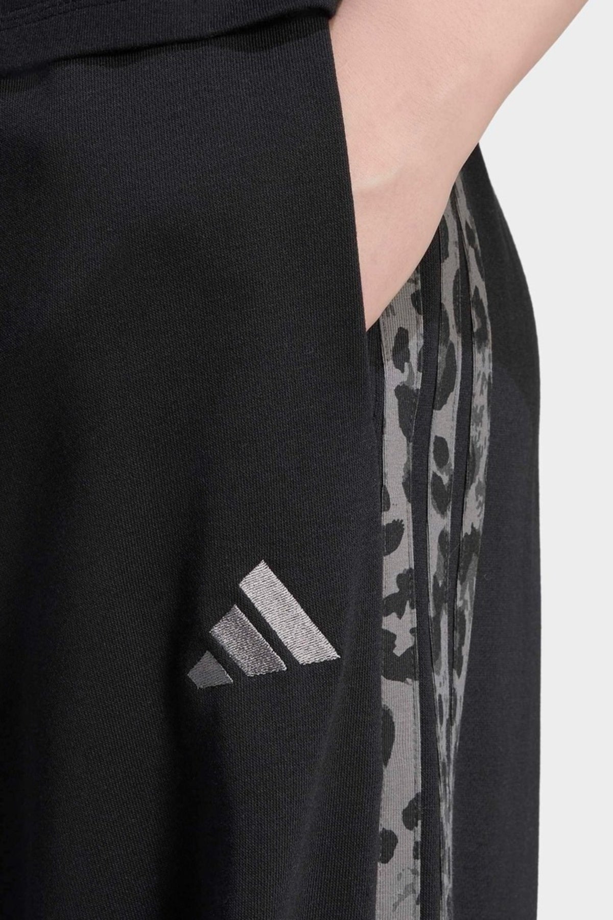 ADIDAS W AOP S FT PT en color NEGRO  (3)