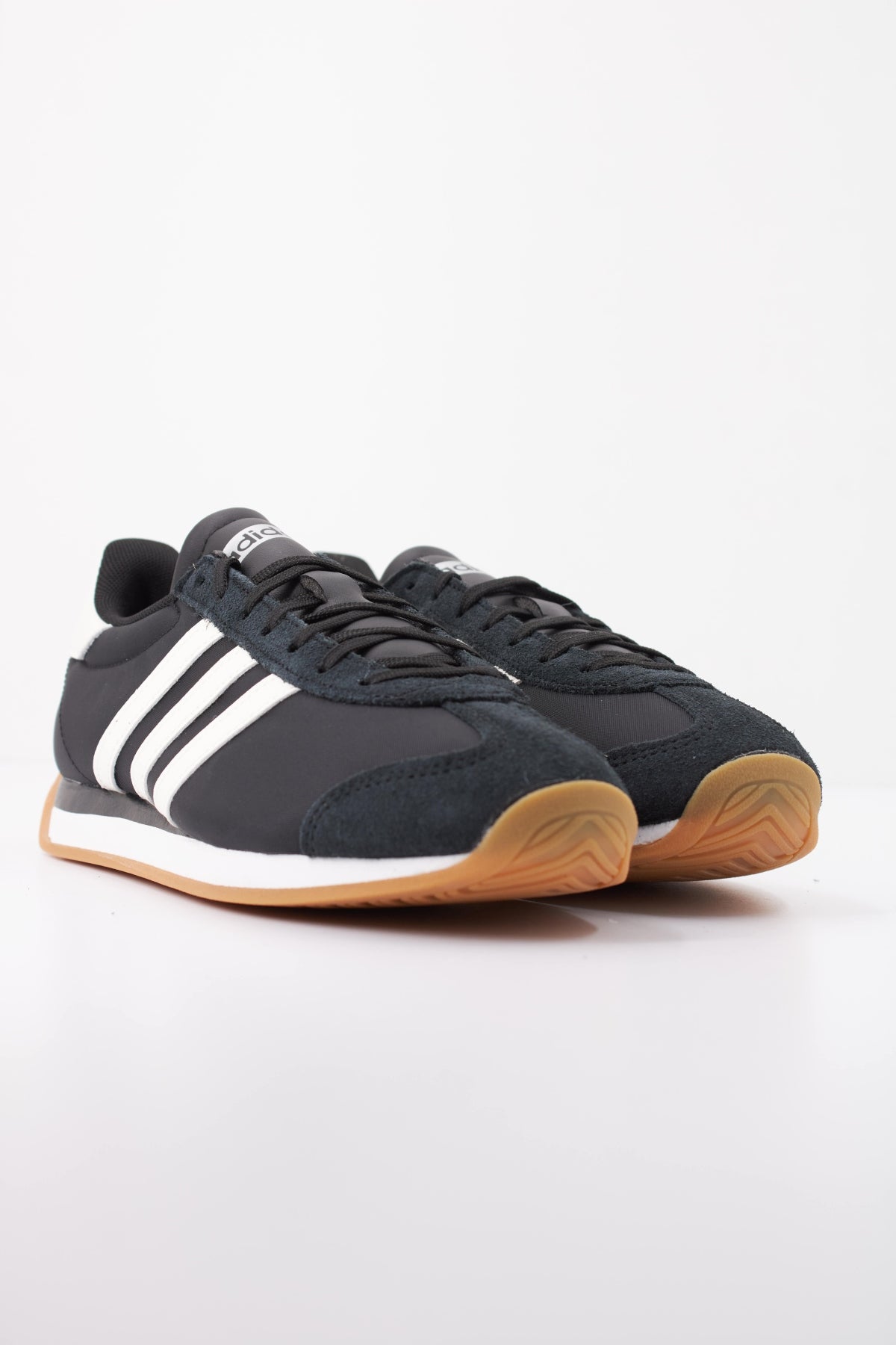 ADIDAS KJ RUNVISTA en color NEGRO  (2)