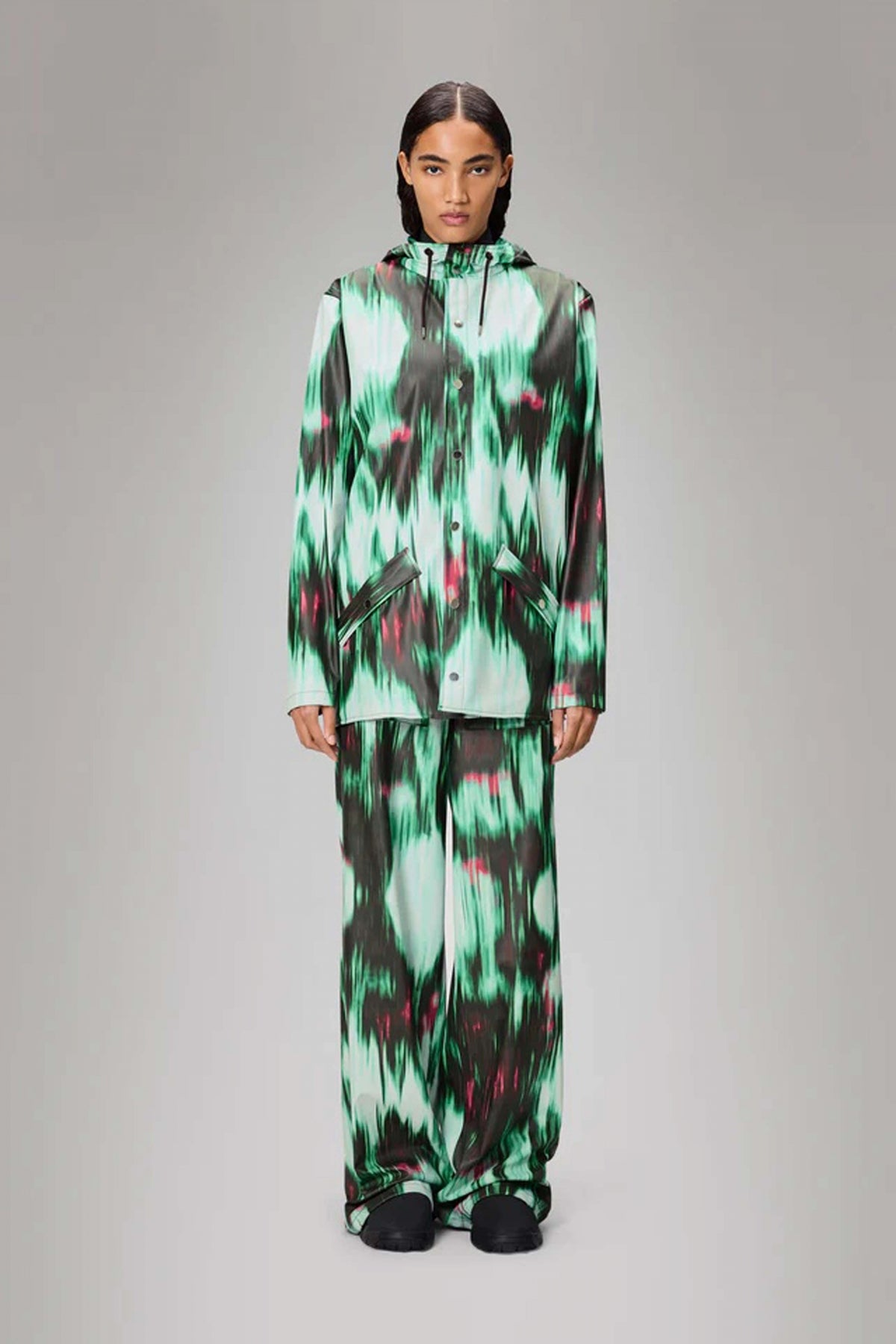 RAINS JACKET W en color VERDE  (4)