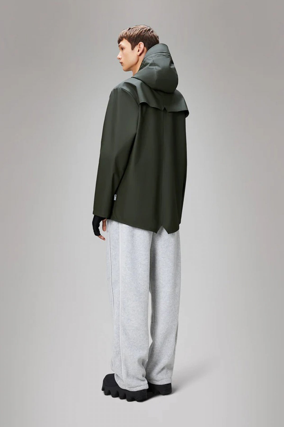 RAINS JACKET V en color VERDE  (3)