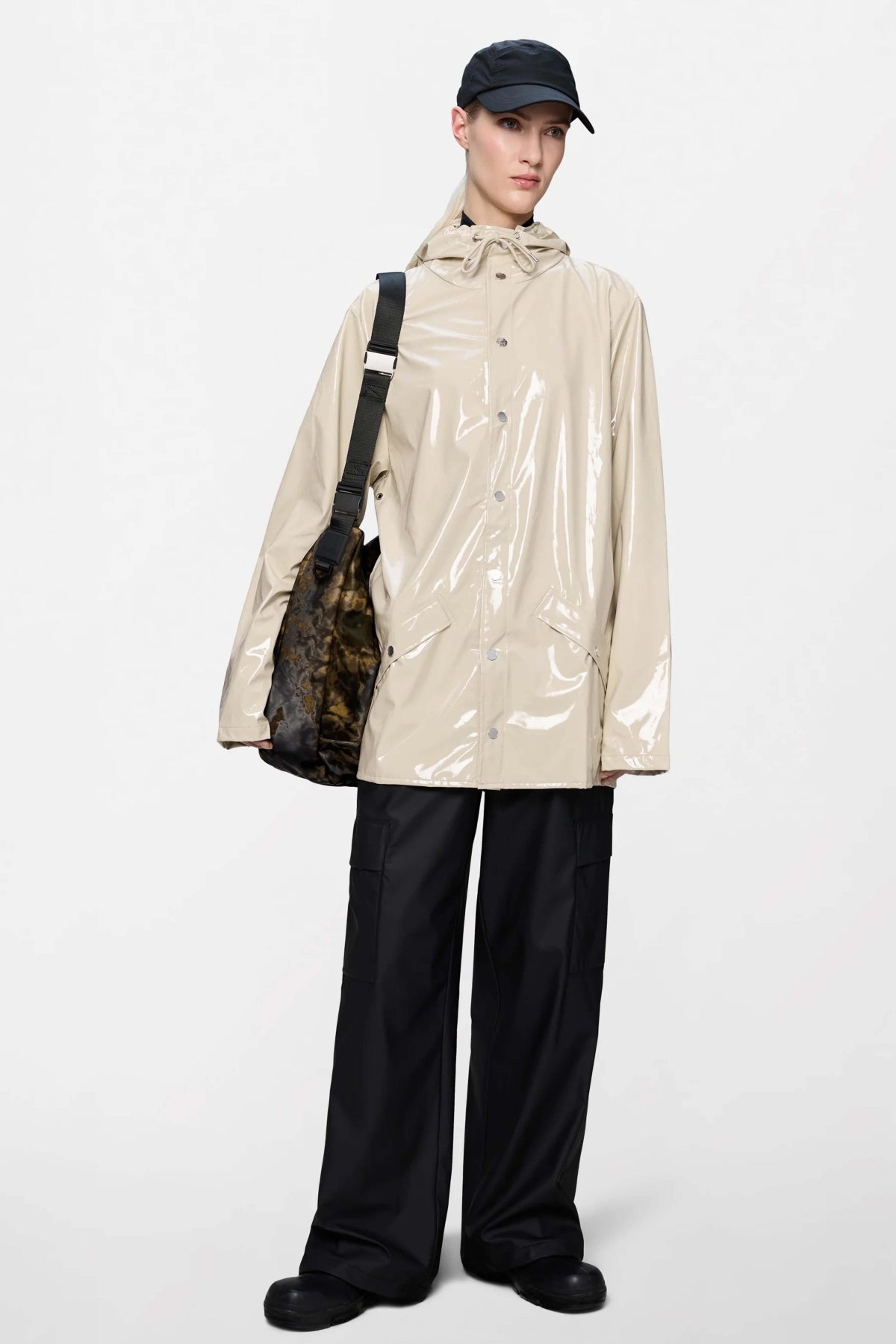 RAINS JACKET W en color MARRON CLARO  (1)