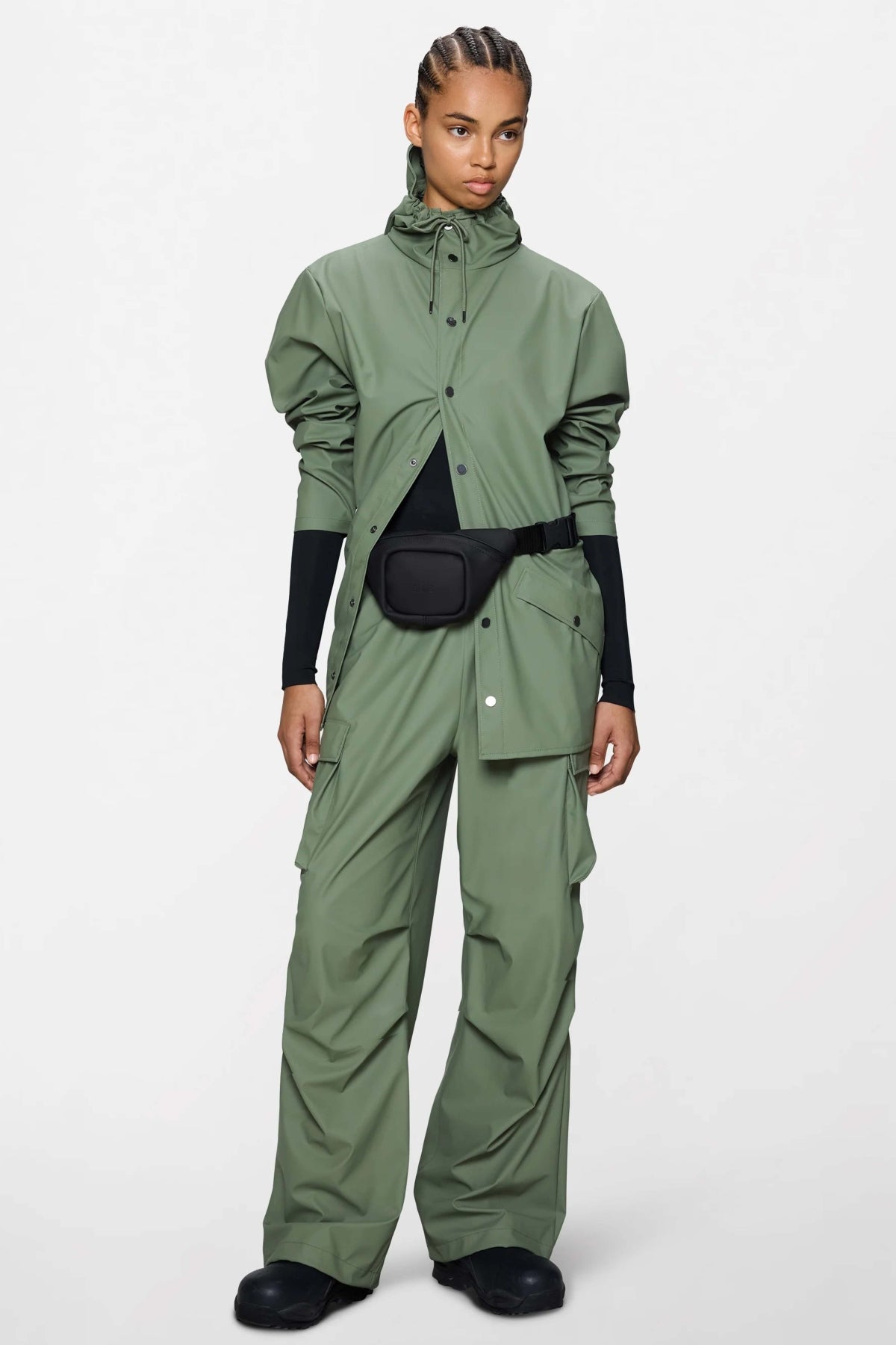RAINS JACKET W en color VERDE  (1)