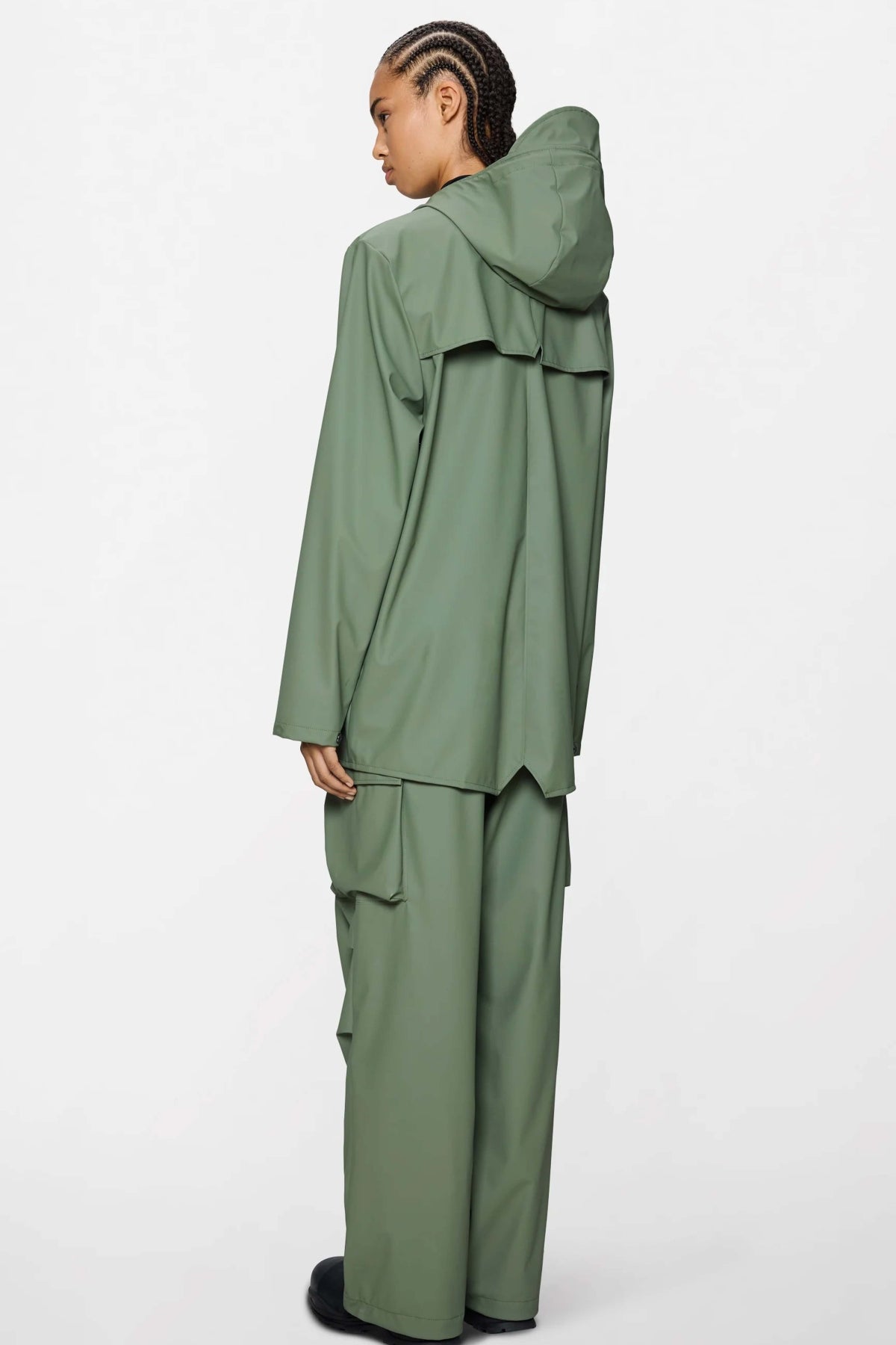 RAINS JACKET W en color VERDE  (2)