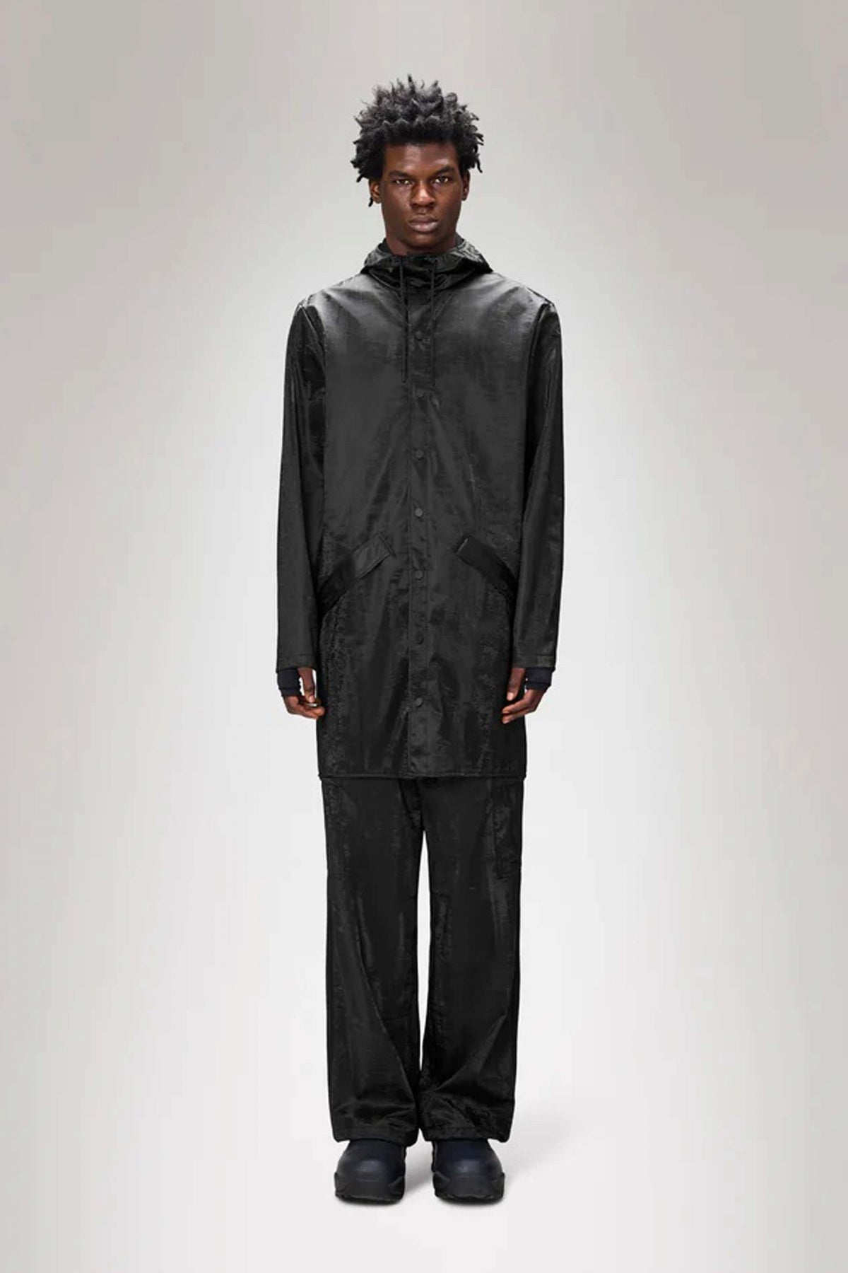 RAINS LONG JACKET W en color NEGRO  (4)