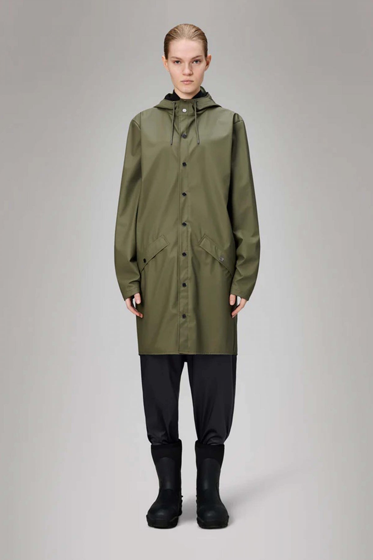 RAINS LONG JACKET W en color VERDE  (4)
