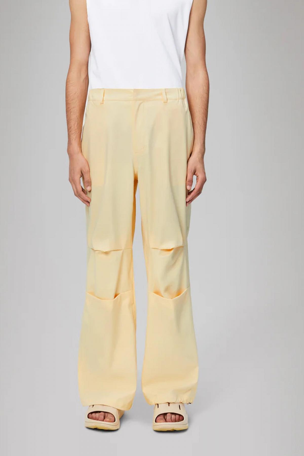 RAINS  SUVA HARDSHELL PANTS WIDE W en color BEIS  (1)