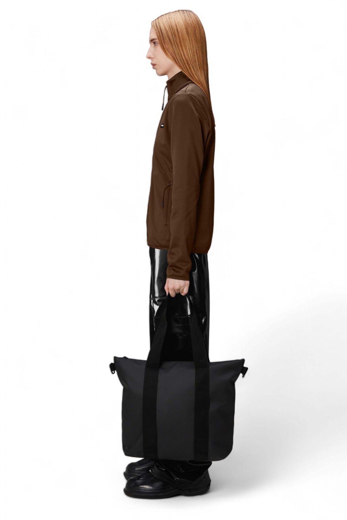 RAINS TOTE BAG MINI W en color NEGRO  (1)