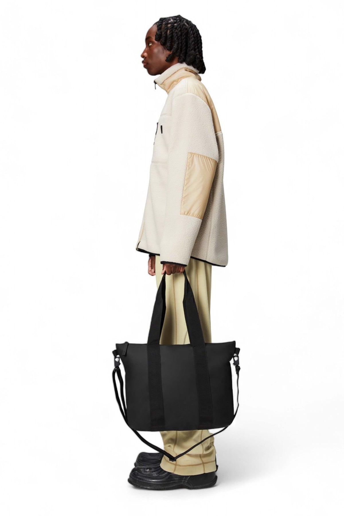RAINS TOTE BAG MINI W en color NEGRO  (2)