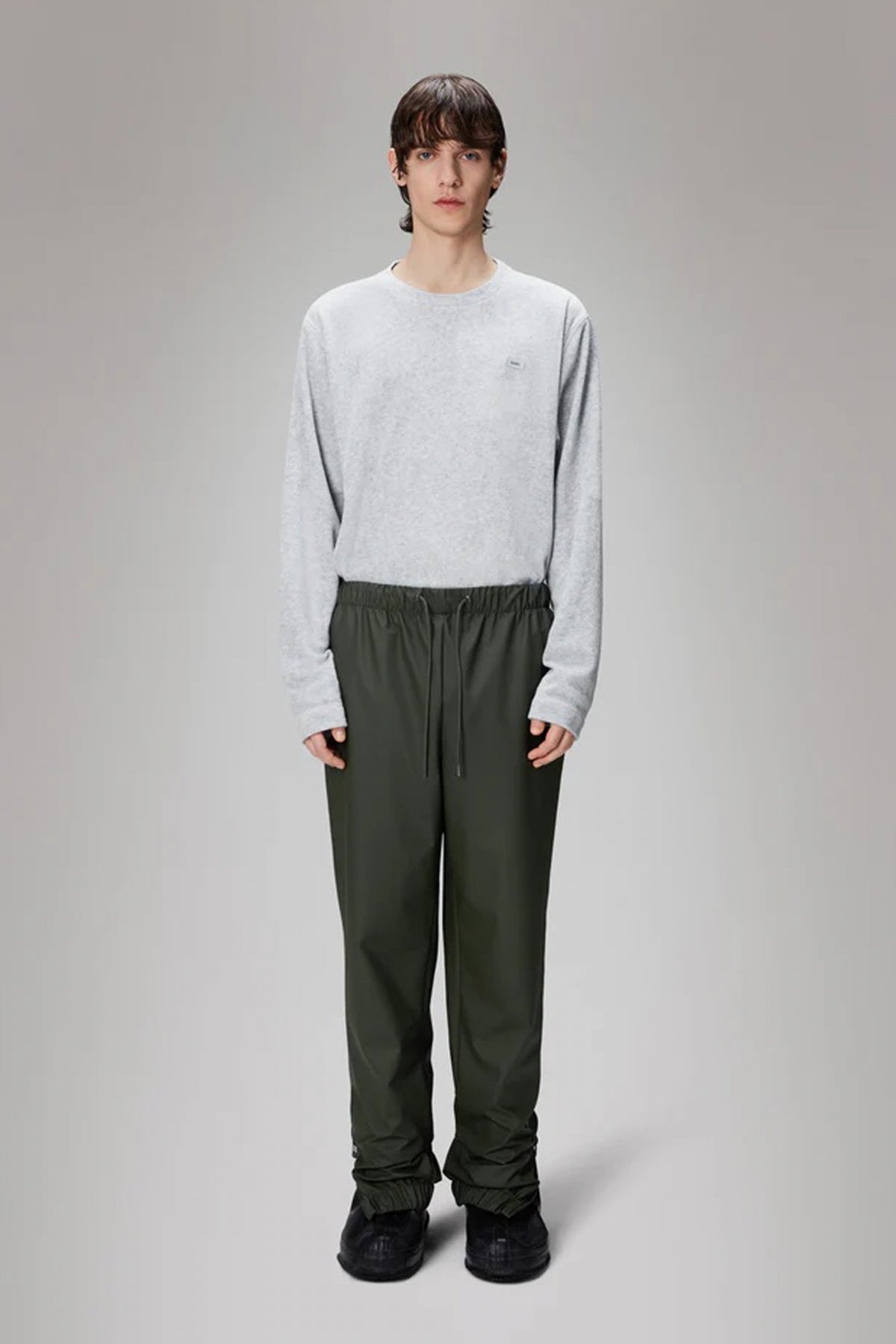 RAINS RAIN PANTS REGULAR W en color VERDE  (4)
