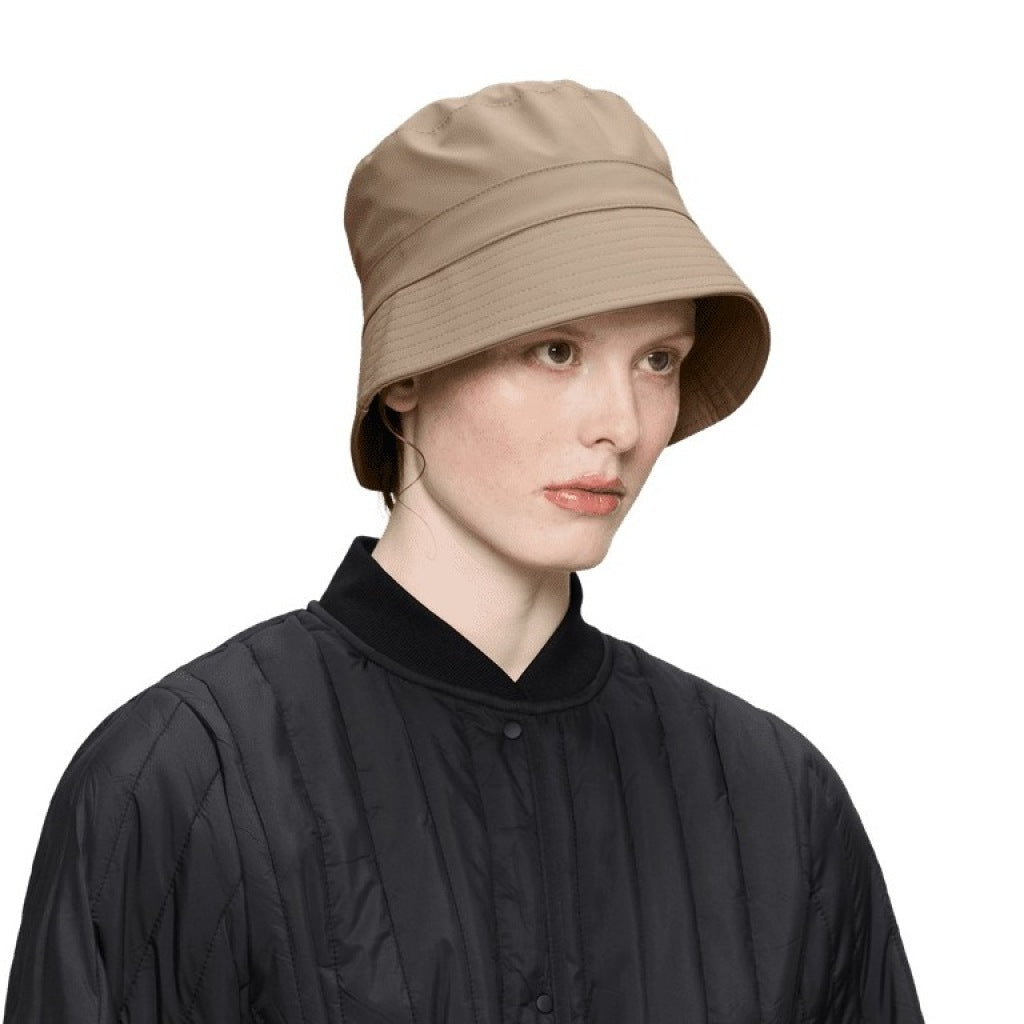 RAINS R BUCKET HAT W en color BEIS  (4)
