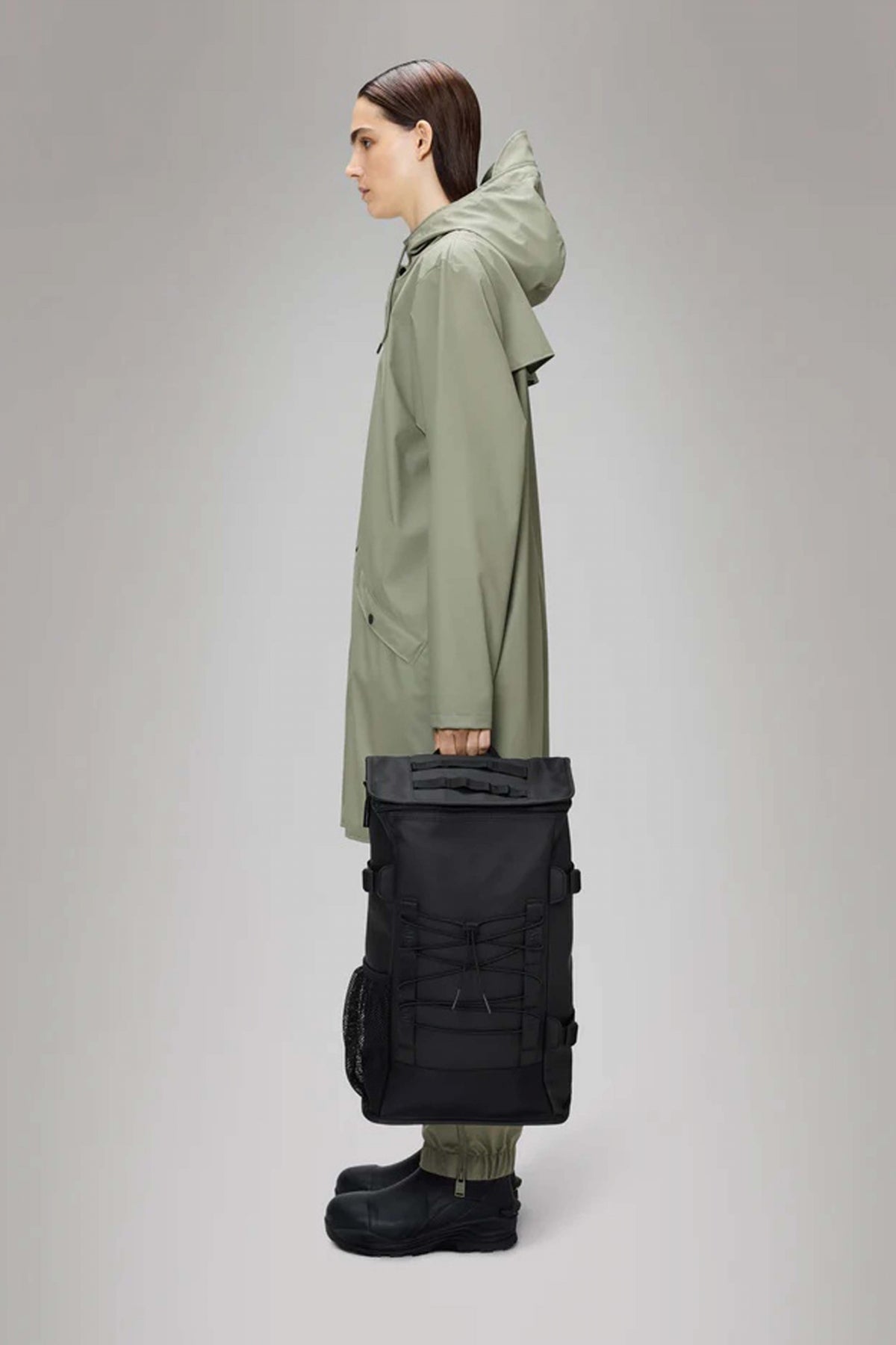 RAINS TRAIL MOUNTAINEER BAG W en color NEGRO  (4)