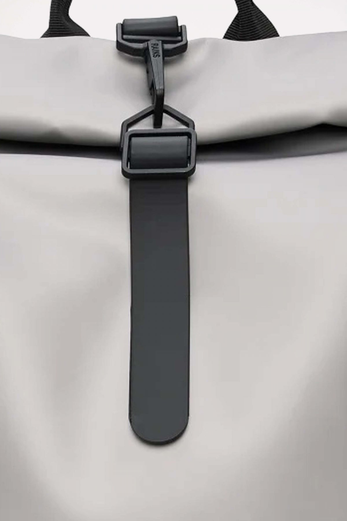 RAINS ROLLTOP RUCKSACK W en color BEIS  (4)