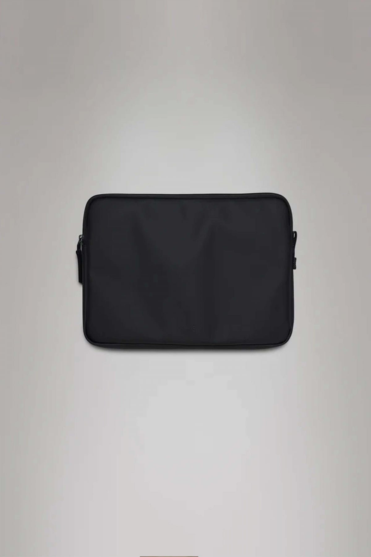 RAINS TRAIL LAPTOP CASE en color NEGRO  (1)