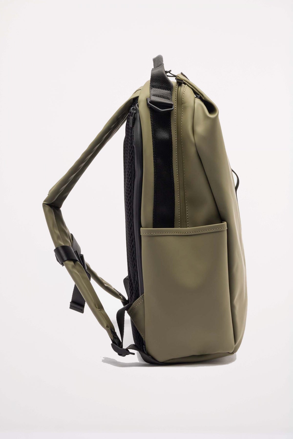 RAINS CLIP FRONT BACKPACK W en color VERDE  (3)