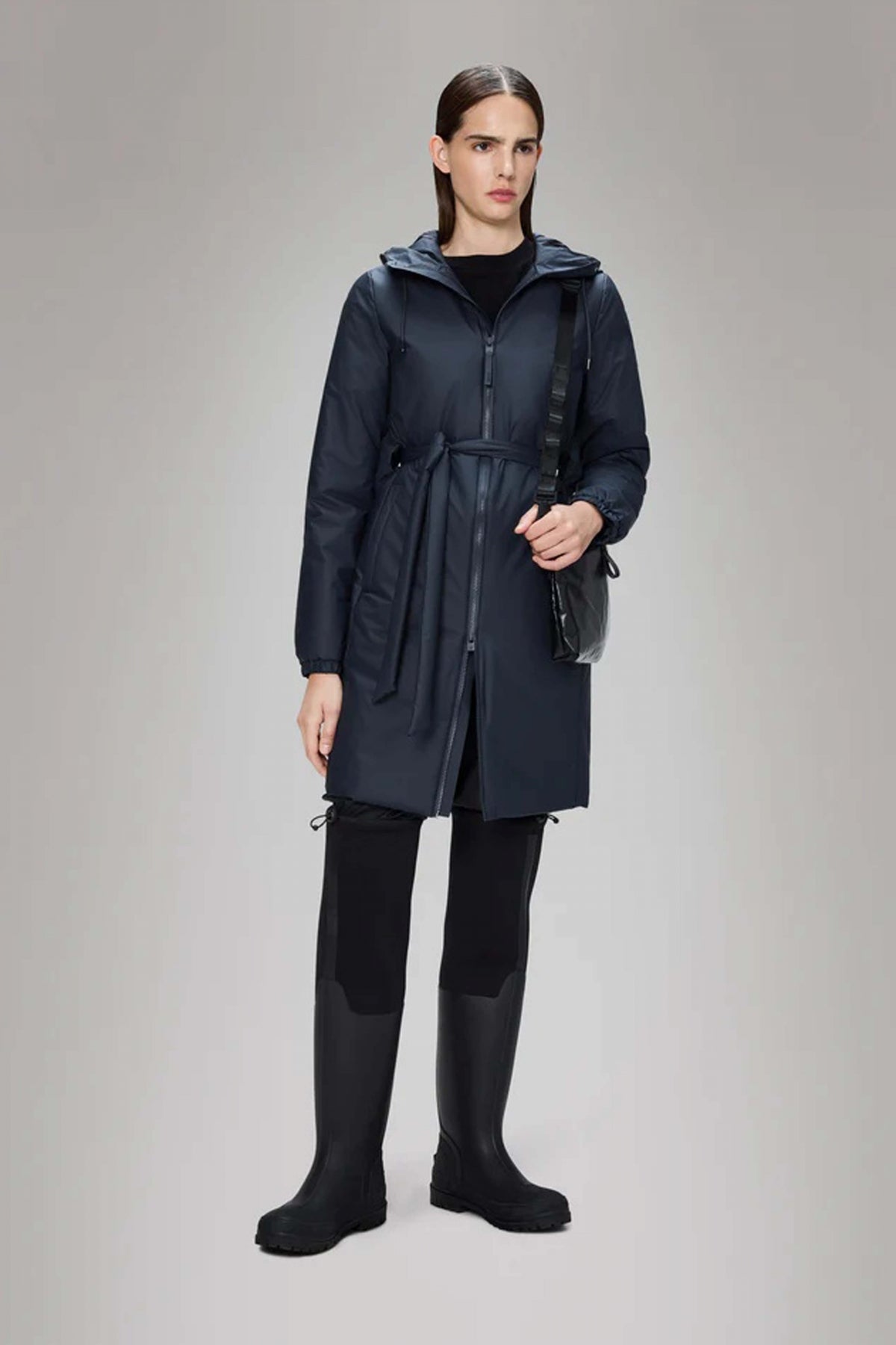 RAINS LOHJA LONG INSULATED CURVE J en color AZUL  (4)