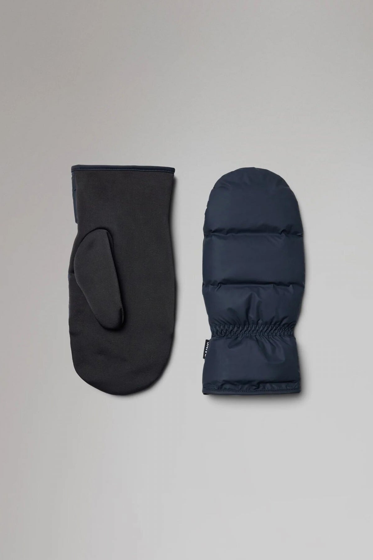 RAINS LOHJA PUFFER MITTENS WT en color AZUL  (1)