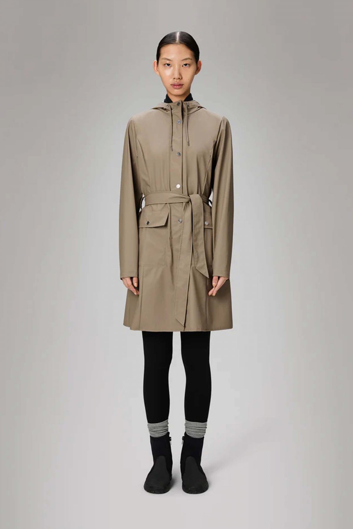 RAINS CURVE LONG JACKET W en color BEIS  (4)