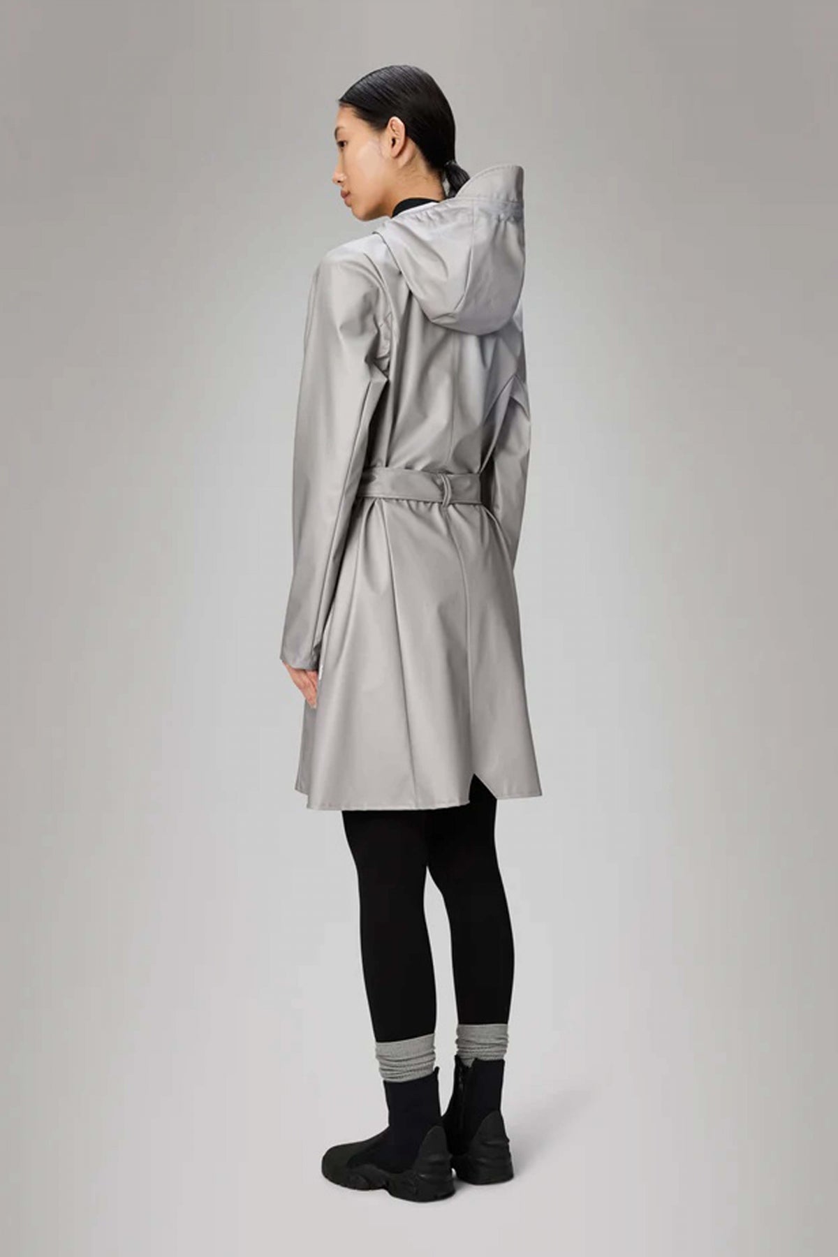 RAINS CURVE LONG JACKET W en color GRIS  (3)
