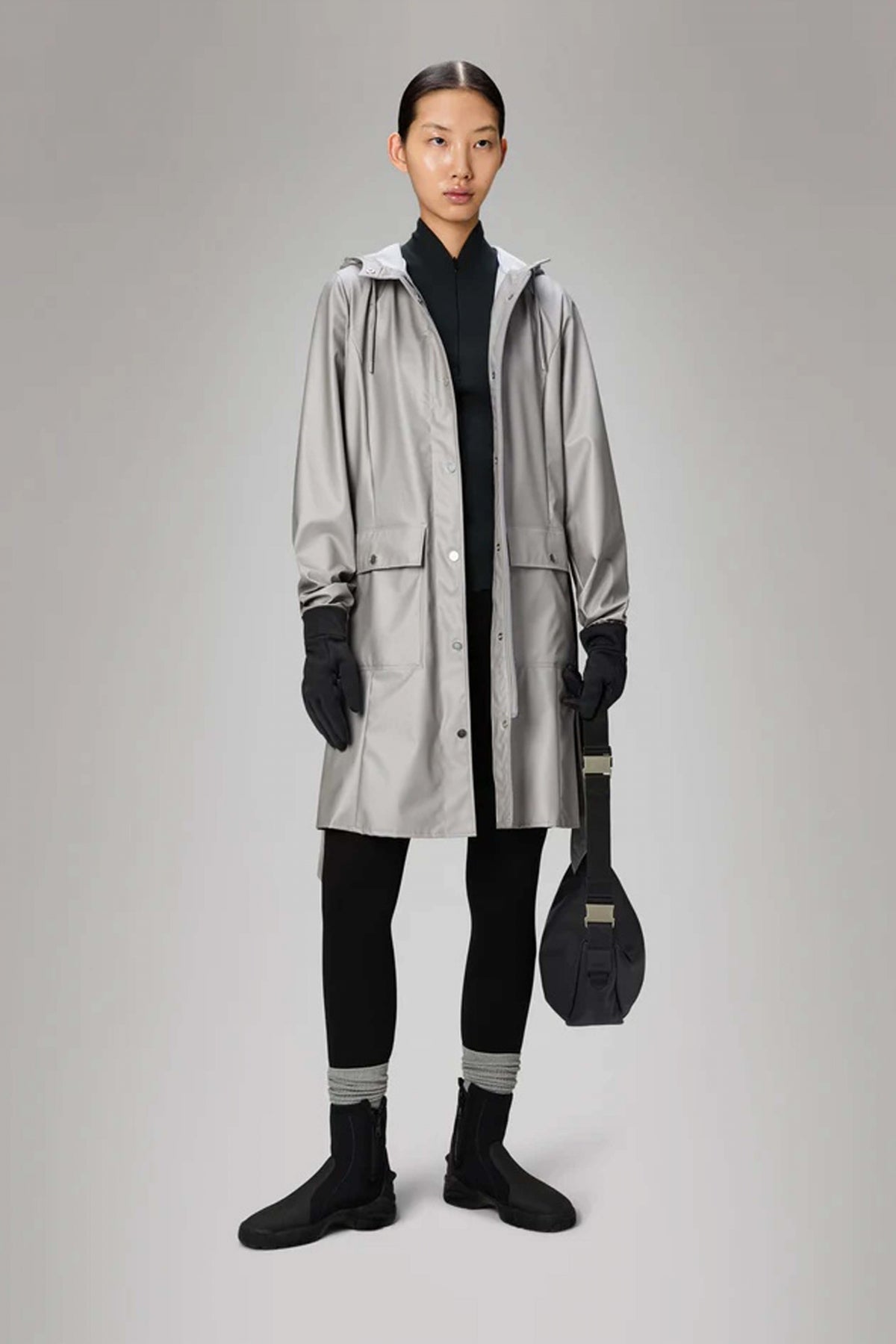 RAINS CURVE LONG JACKET W en color GRIS  (4)