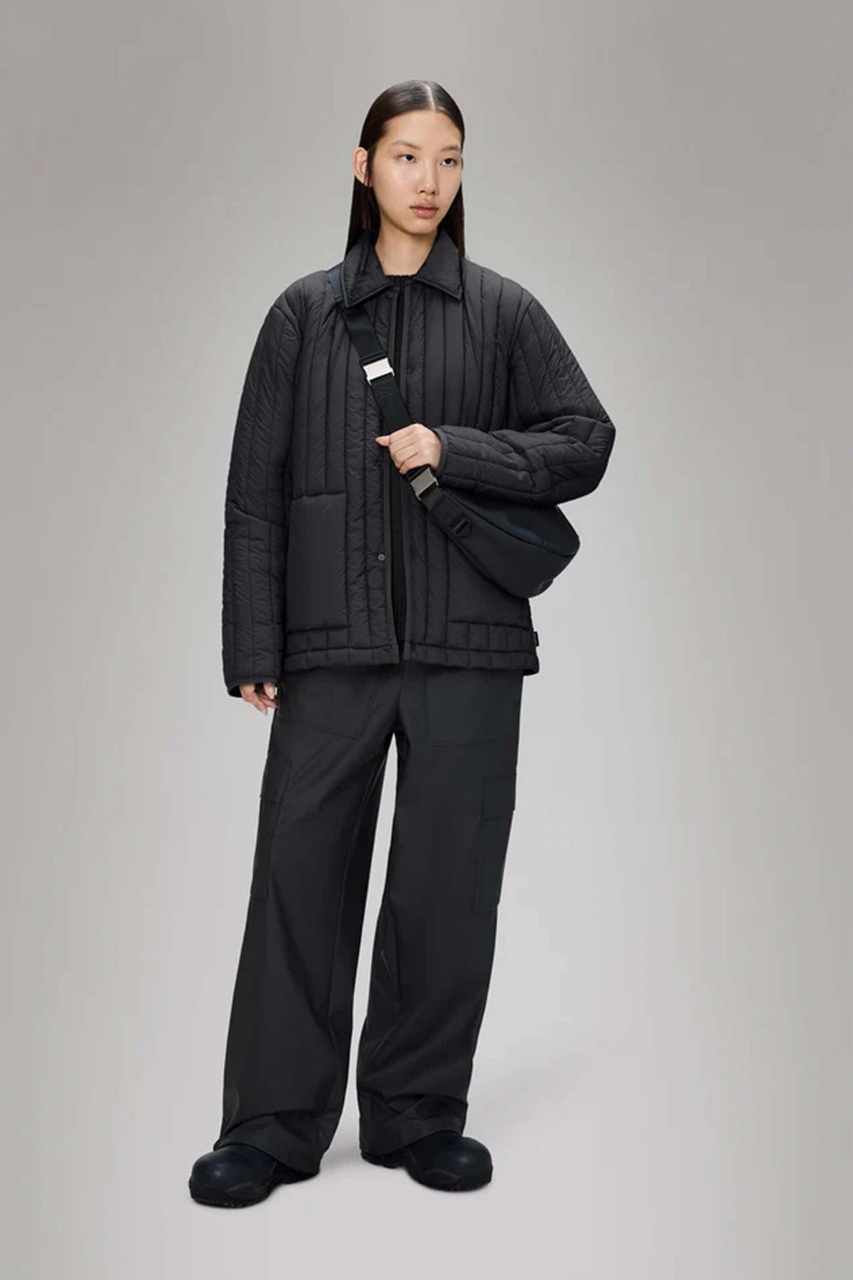 RAINS BANJA LINER OVERSHIRT T en color NEGRO  (4)