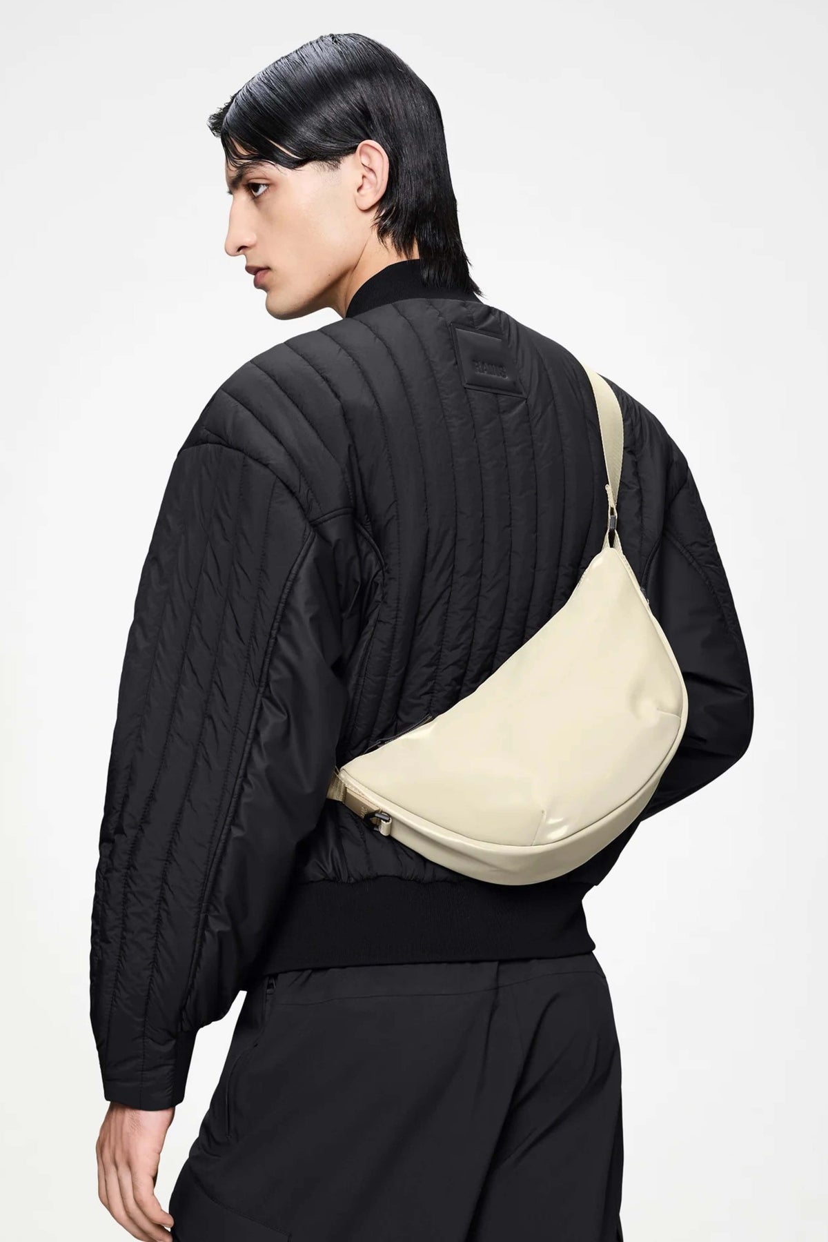 RAINS SHOULDER BAG W en color BEIS  (1)