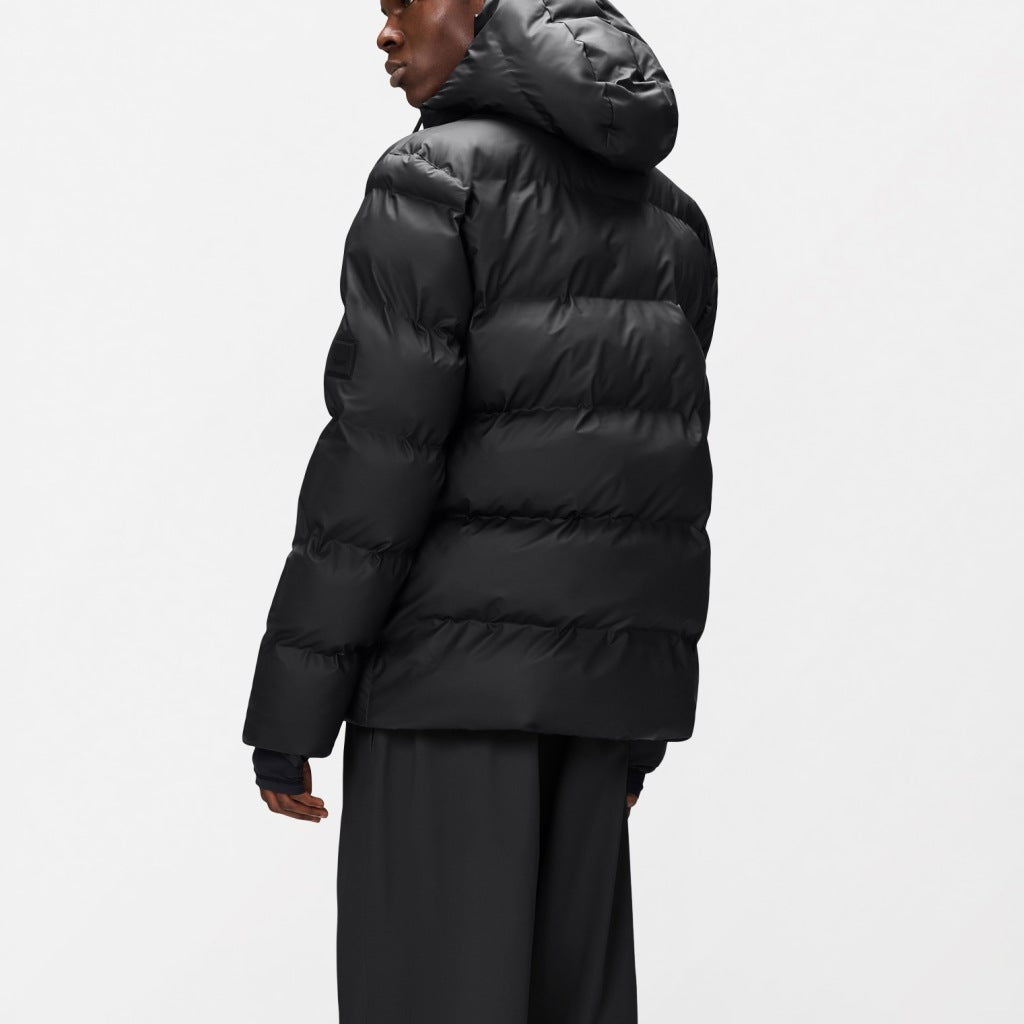 RAINS R ALTA PUFFER JACKET WT en color NEGRO  (5)
