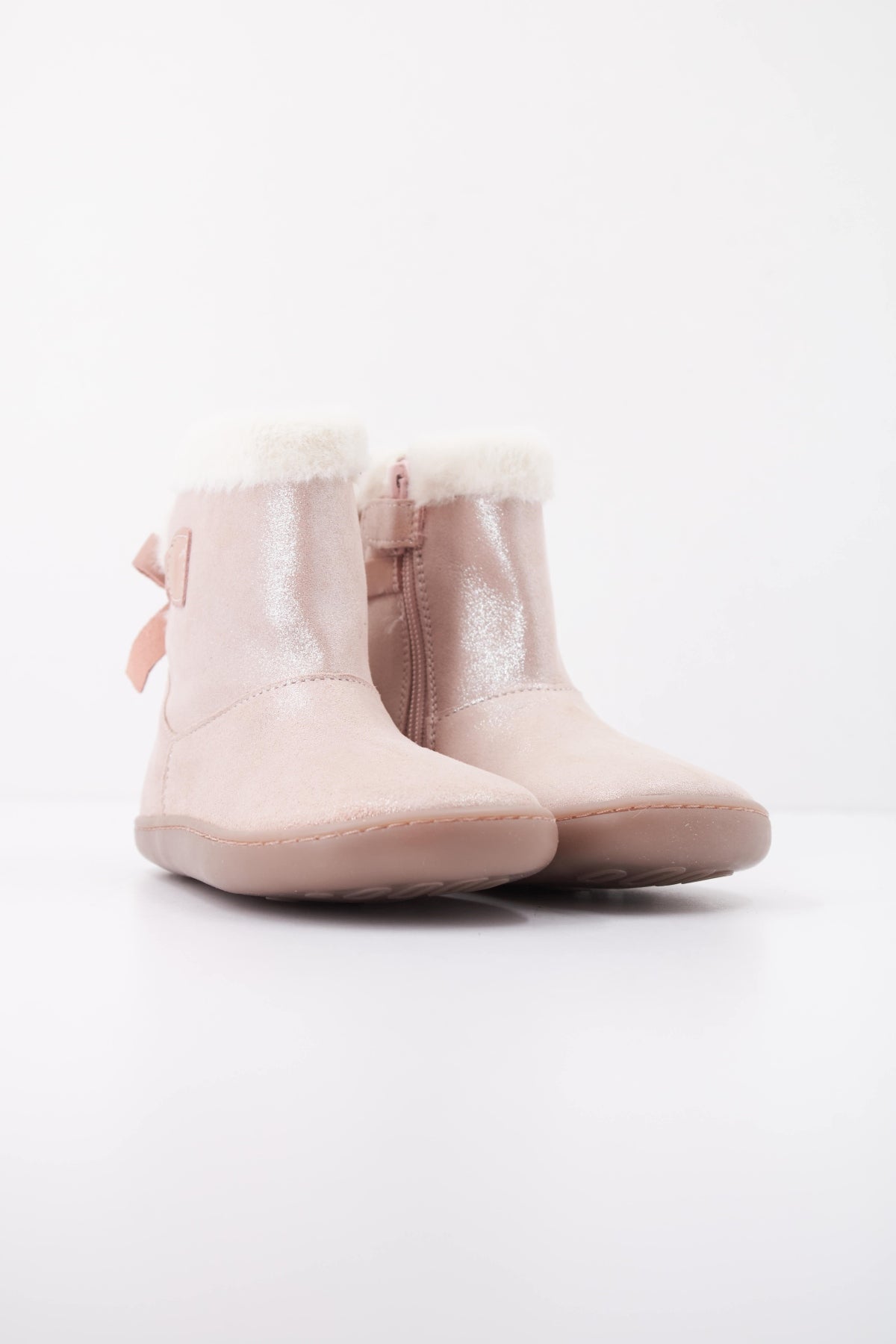 CHETTO BOTIN BAREFOOT DE PIEL CON LAZO en color ROSA  (2)