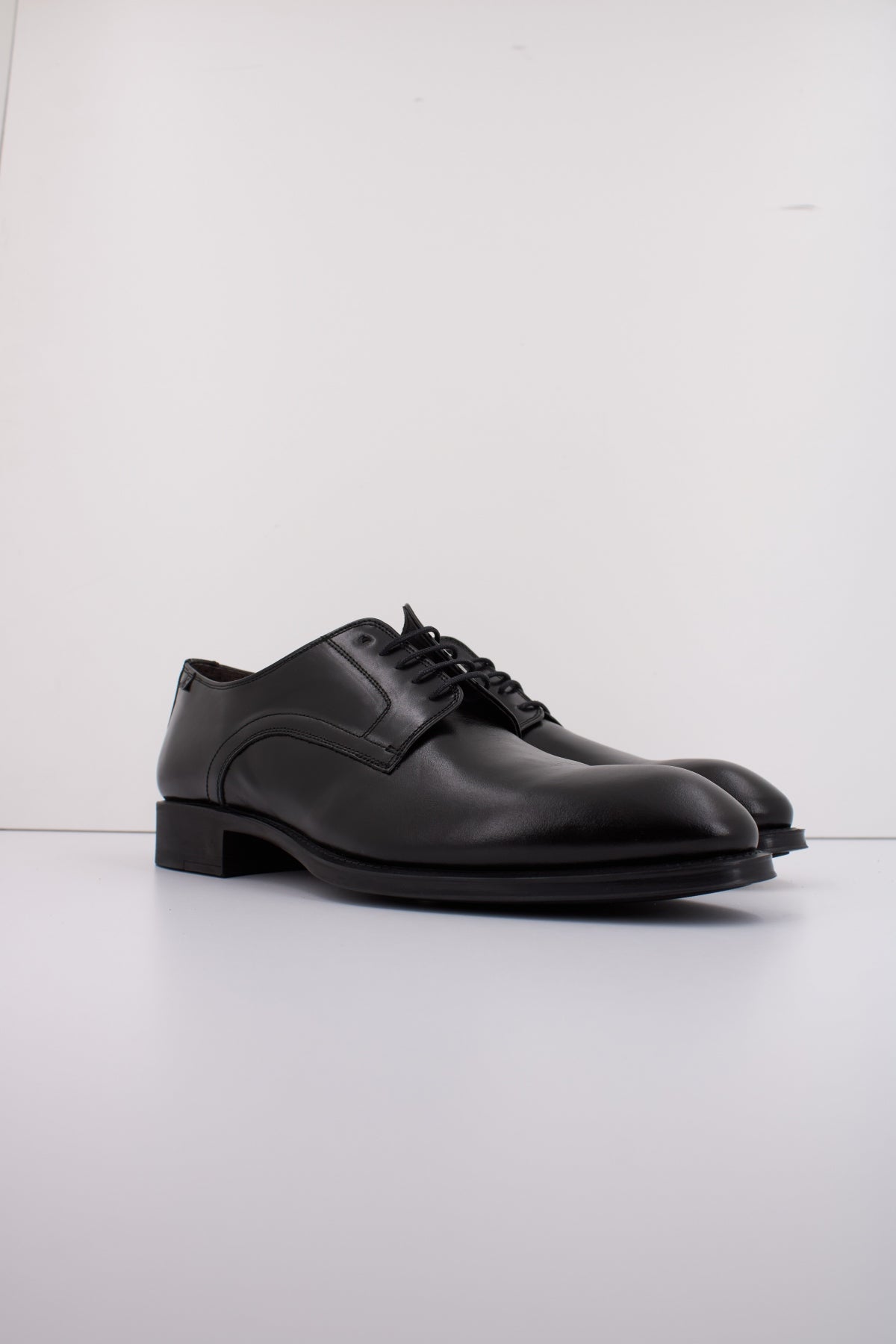 LUIS GONZALO H  en color NEGRO  (2)