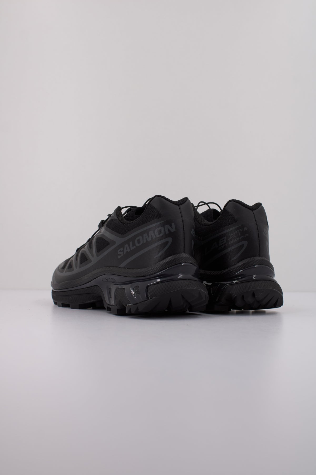 SALOMON BAJO XT  en color NEGRO  (5)