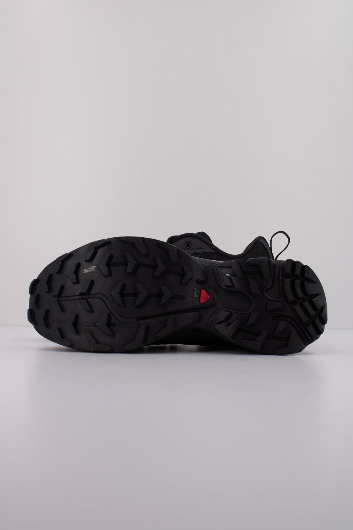 SALOMON BAJO XT  EXPANSE en color NEGRO  (4)