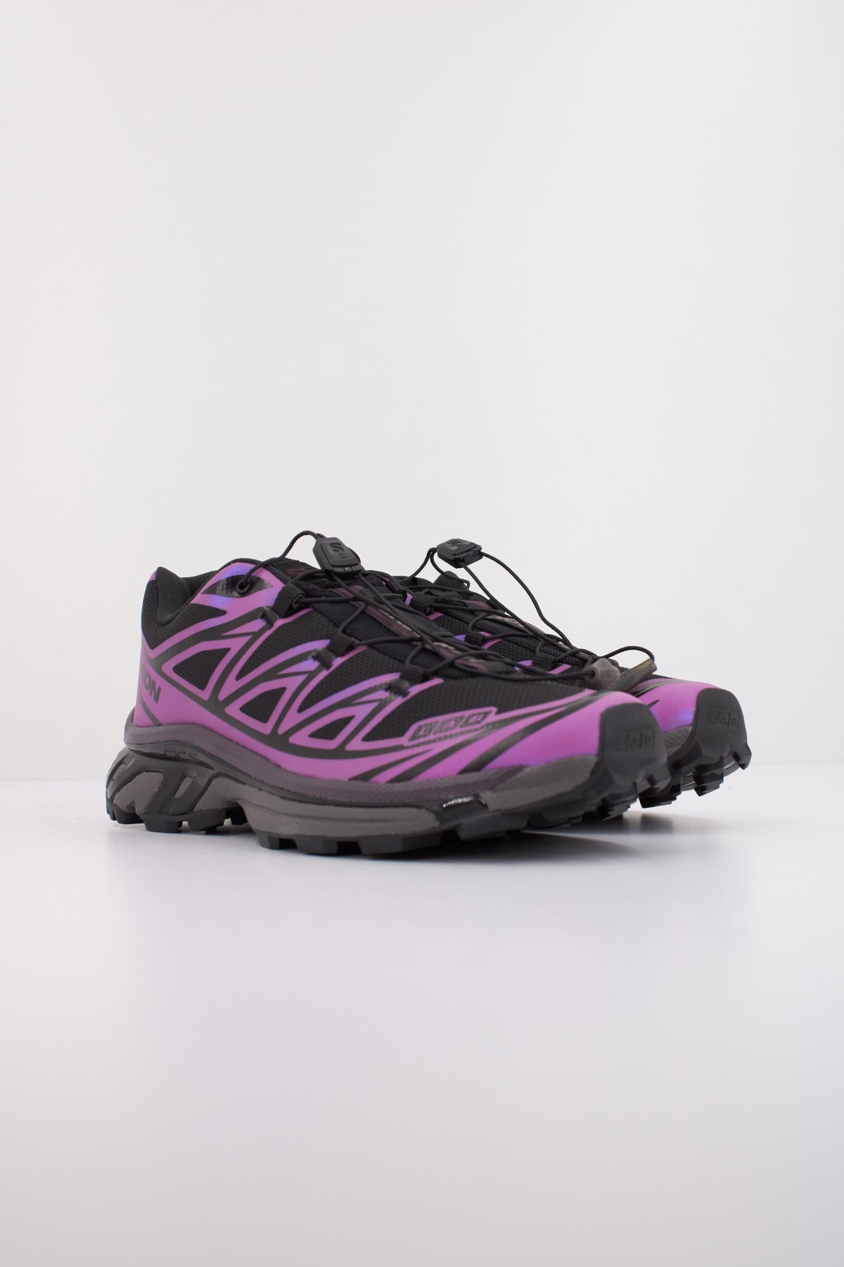 SALOMON XT  IRIDESCENT en color NEGRO  (2)