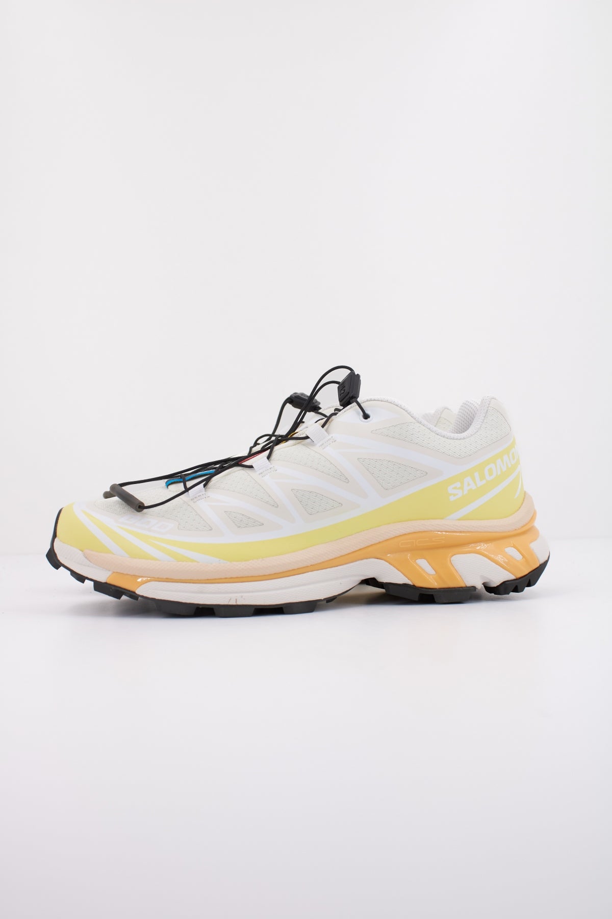 SALOMON BAJO XT  en color AMARILLO  (1)