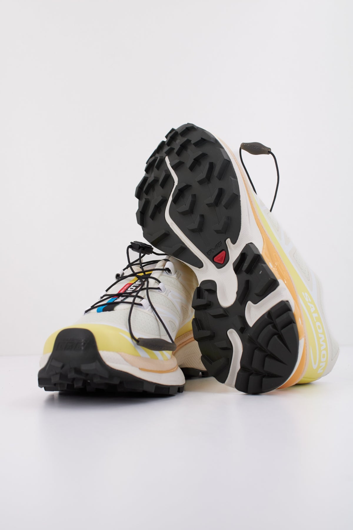 SALOMON BAJO XT  en color AMARILLO  (5)