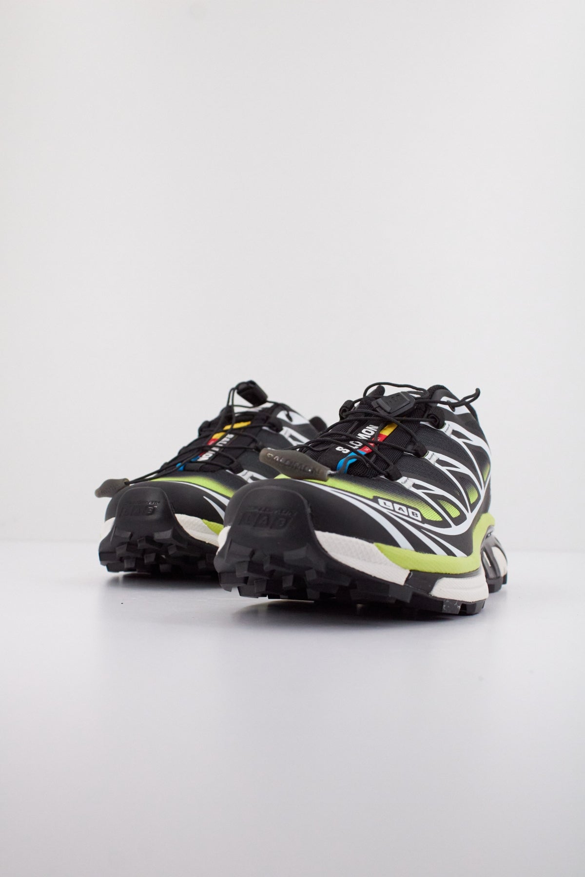 SALOMON BAJO XT  SKYLINE en color NEGRO  (2)