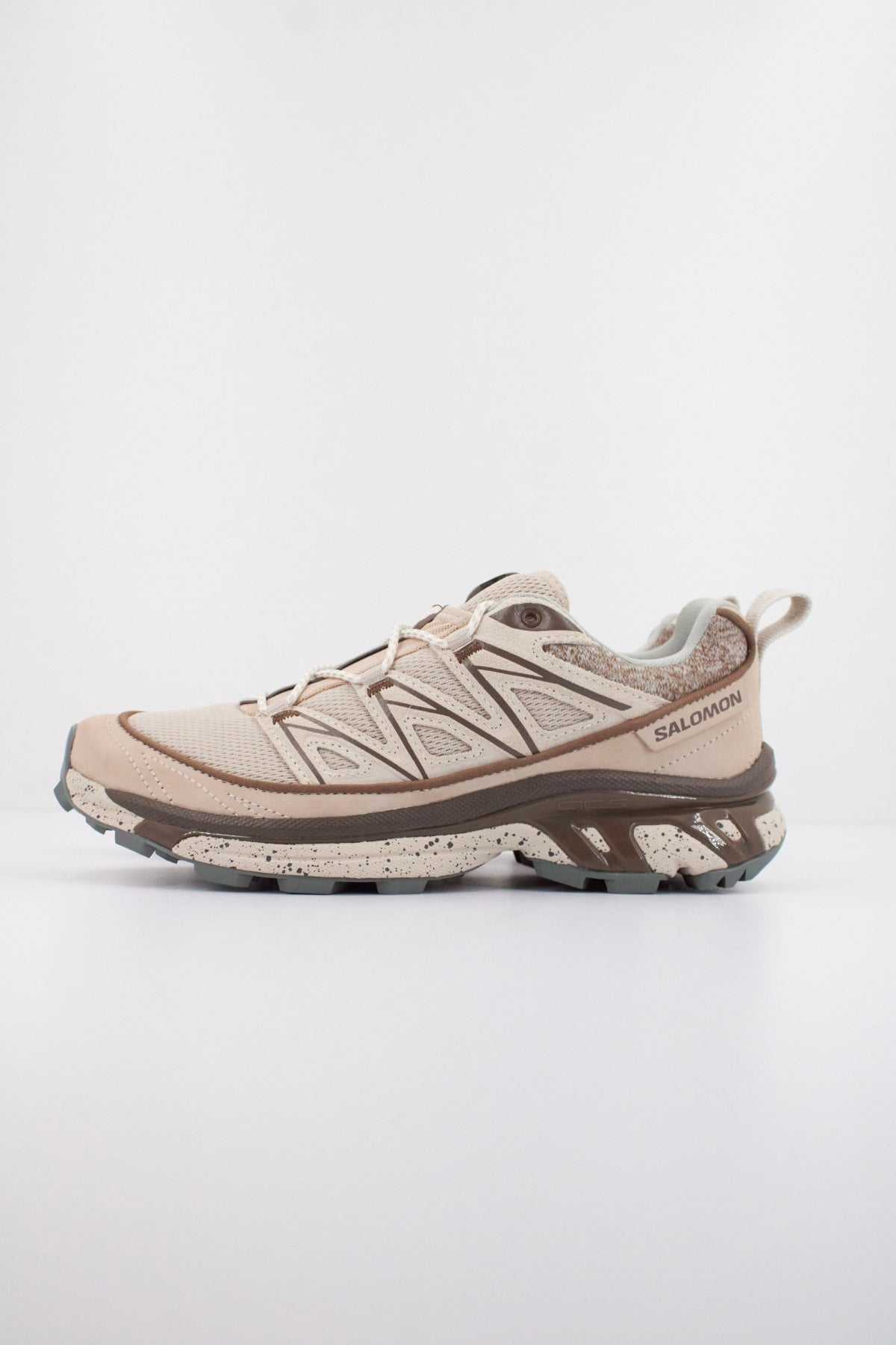 SALOMON  BAJO XT  EXPANSE  en color MARRON  (1)